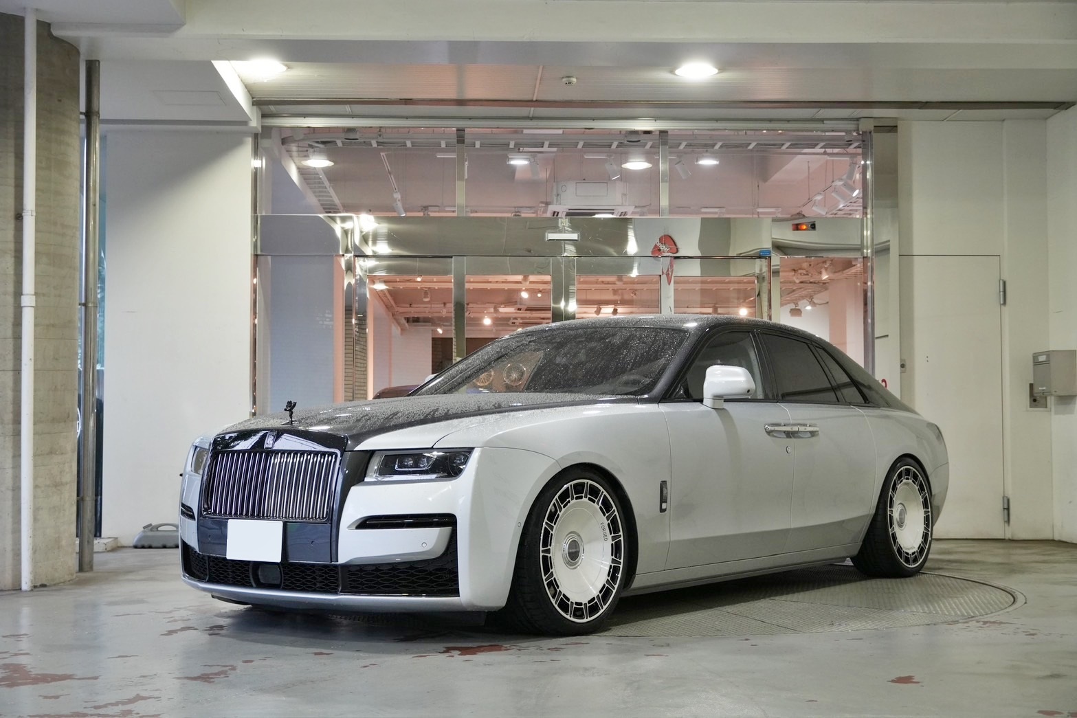 RollsRoyce　GHOST　カスタム　ホイール交換　MANSORY