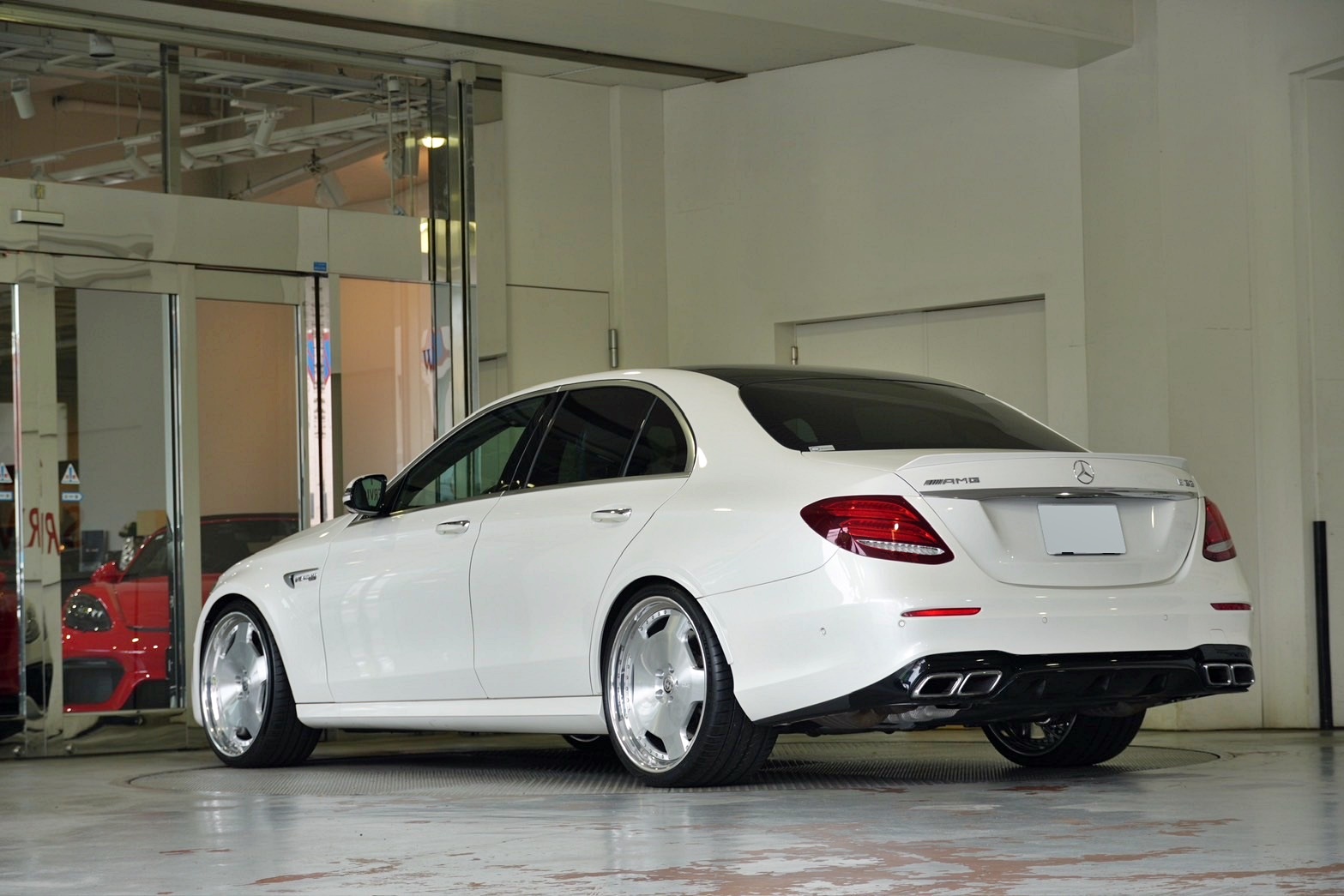 AMG　E63　メルセデス　ベンツ　カスタム　Eクラス　ローダウン　ホイール　カスタム　ローダウン