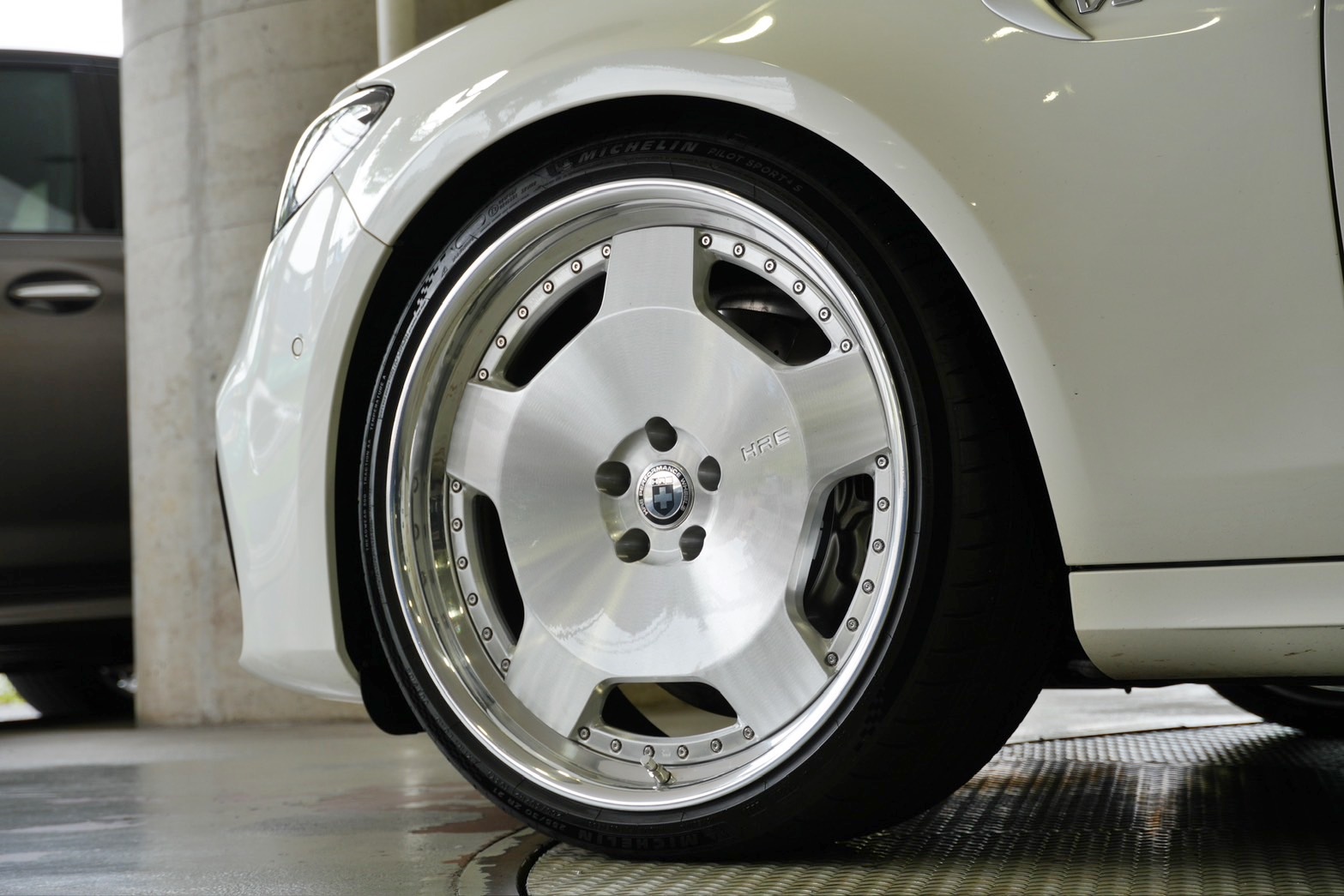 AMG　E63　メルセデス　ベンツ　カスタム　Eクラス　ローダウン　HRE