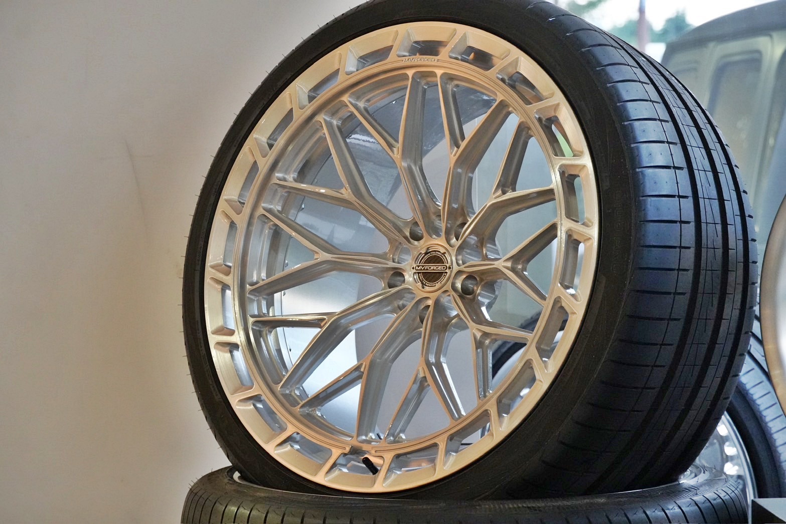 ランボルギーニ 中古ホイール 24インチ 鍛造ホイール MV FORGED
