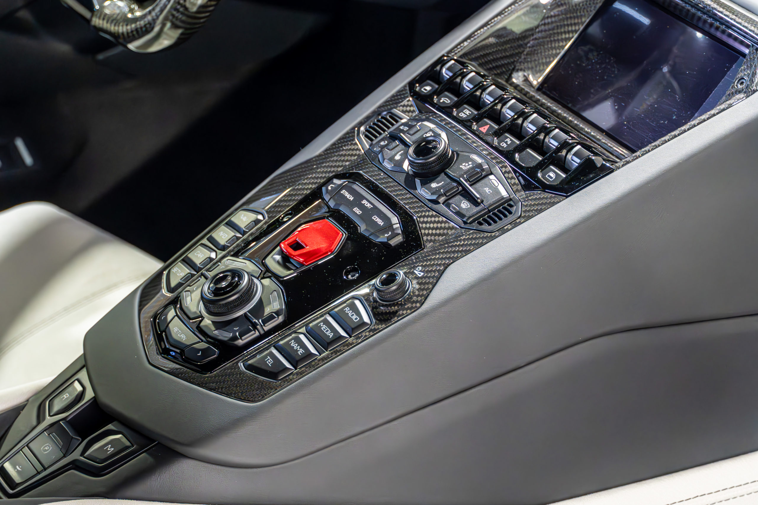 アヴェンタドール S カスタム ローダウン ADV1 カーボン ブルー アルカンターラ パワークラフト カーボンステアリング ボンドカーズ 在庫車輌