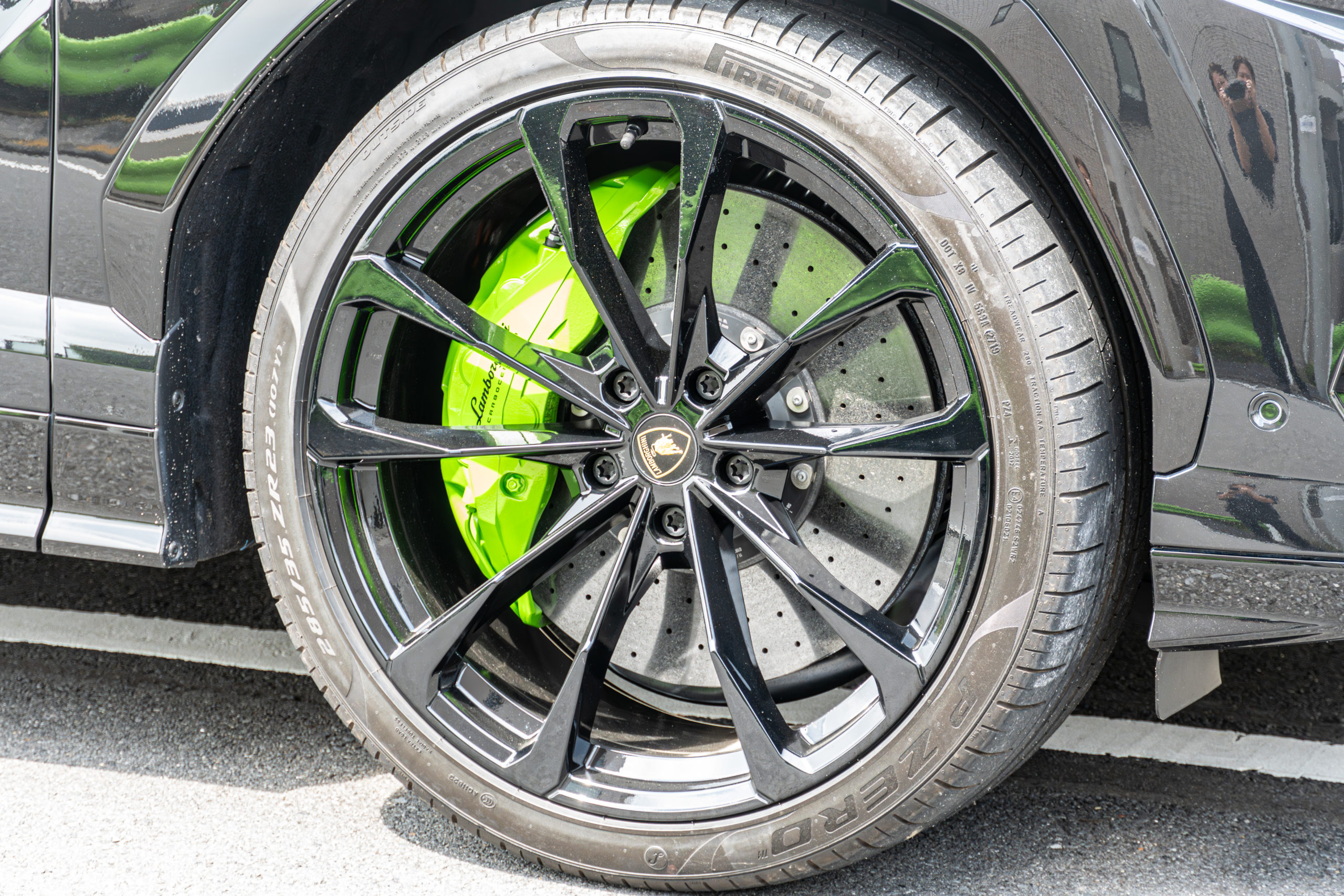 ウルス　2022y ブラック　カスタム　MV FORGED ANRKY 1886 バングアンドオルフセン
