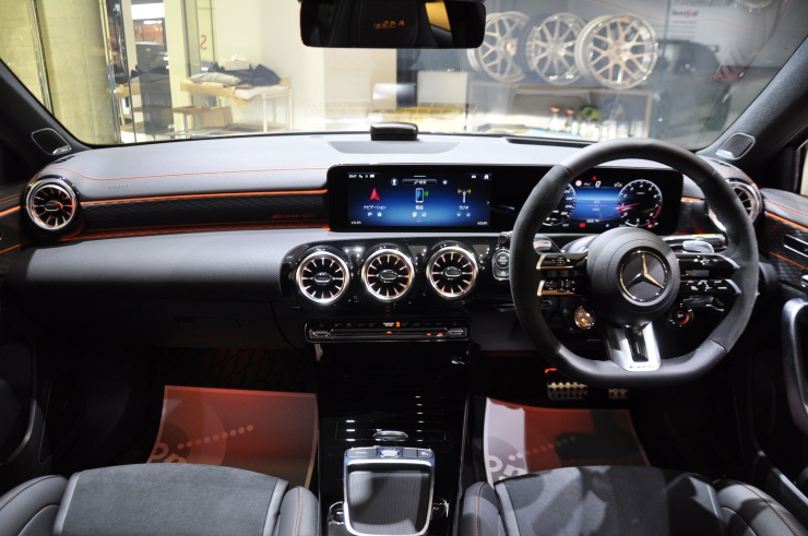 Mercedes AMG A45S 限定車 輸入車 販売 買取 bond ボンド 東京 カスタム ドレスアップ