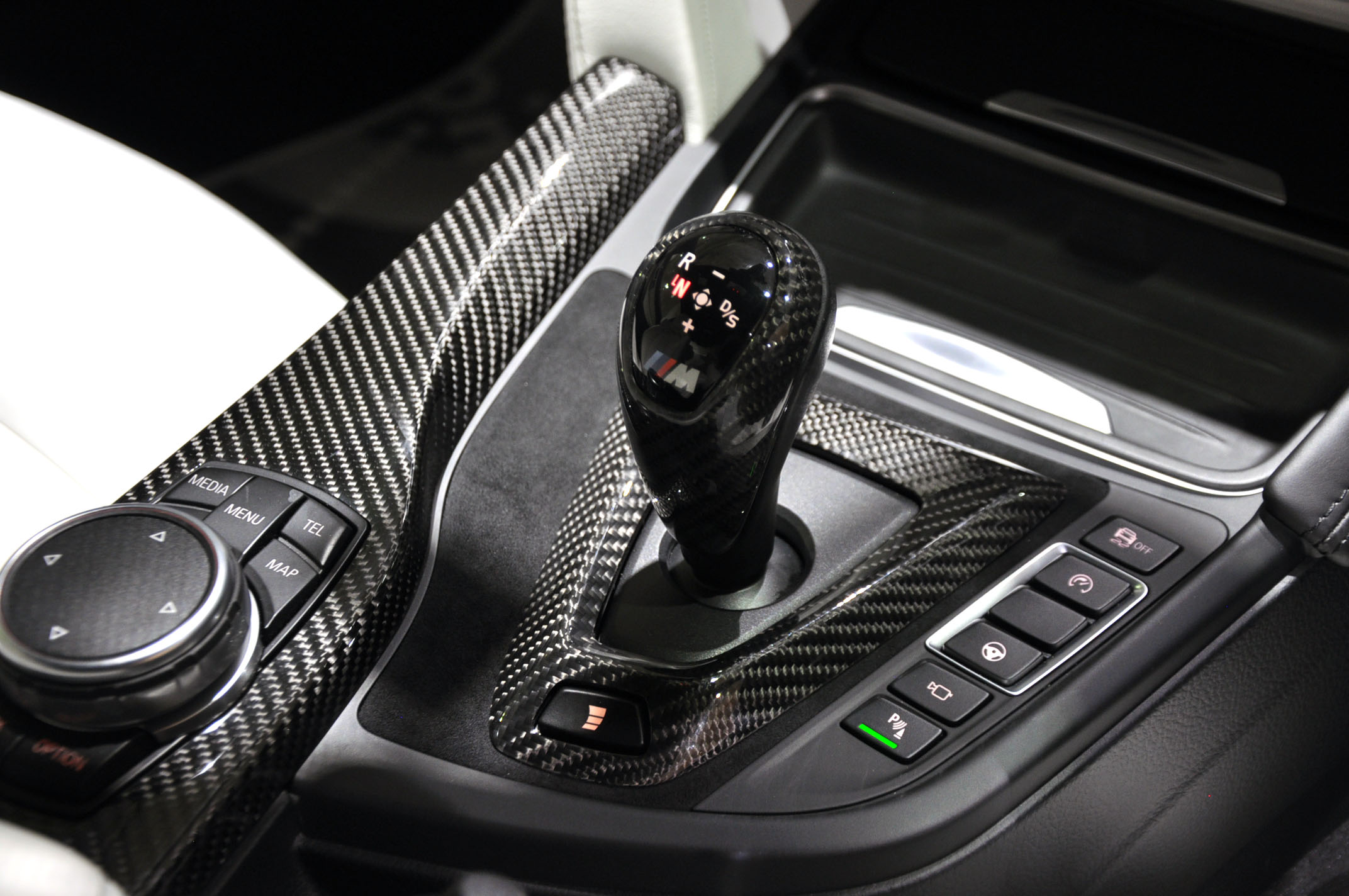 BMW M4 F82 MDCT ヤスマリナブルー Mperformance 輸入車 中古車 販売 買取 bond ボンド 東京