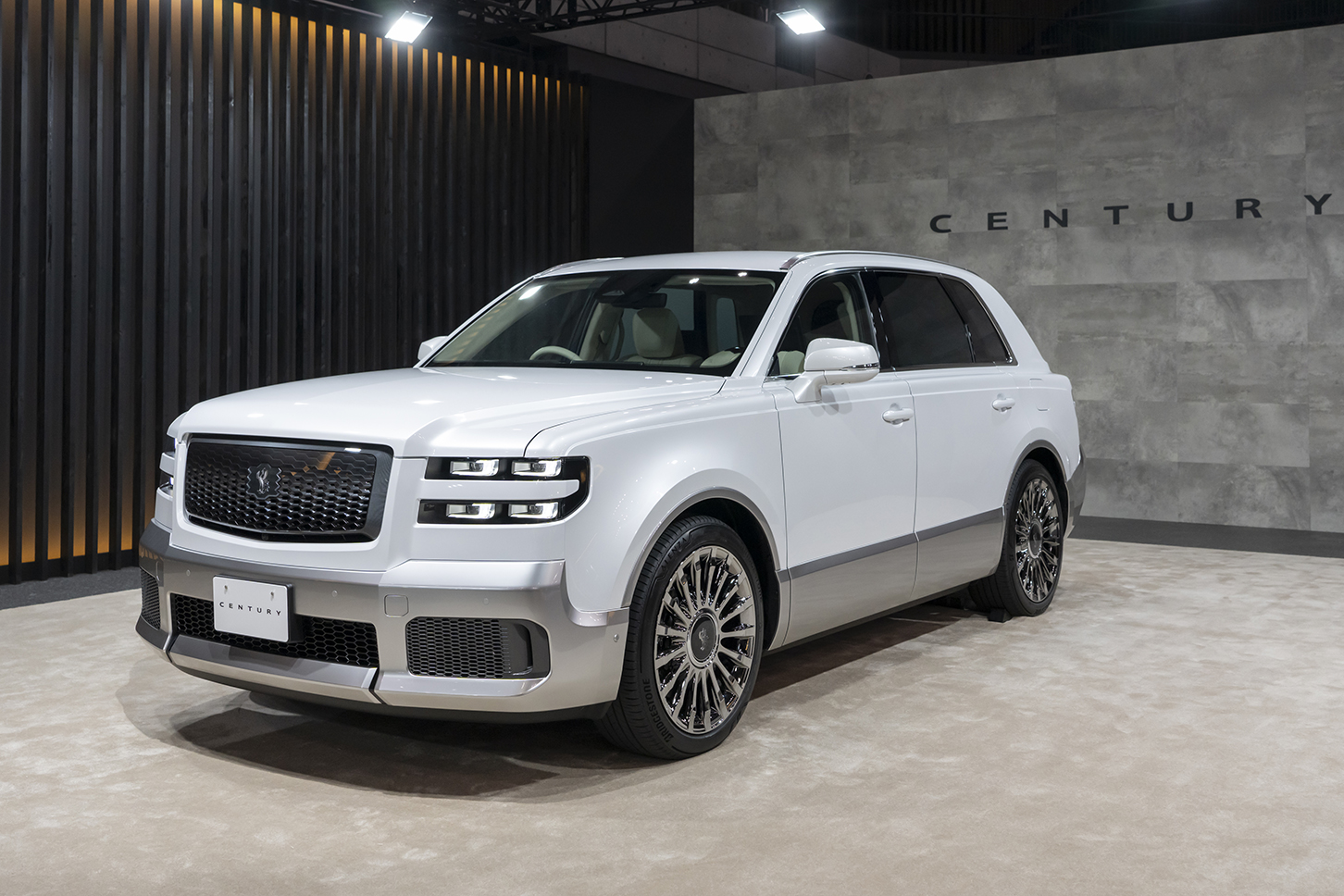 センチュリー SUV カスタム　ペイント