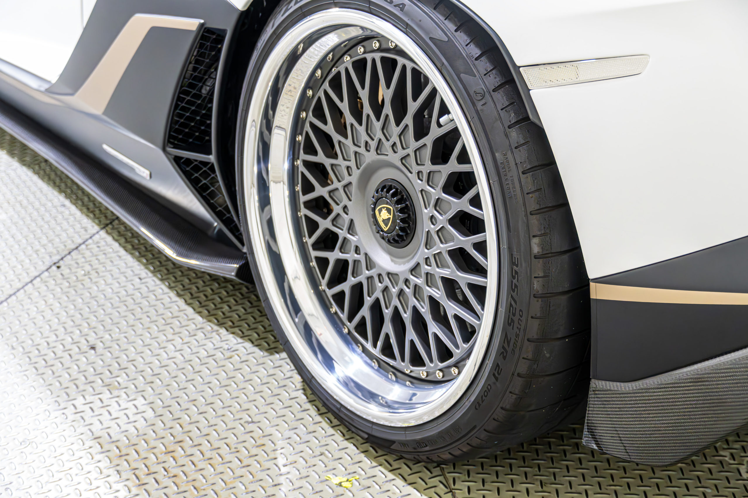 ランボルギーニ　アヴェンタドール SVJ63 ローダウン　ホイール　HRE VINTAGE 935 501