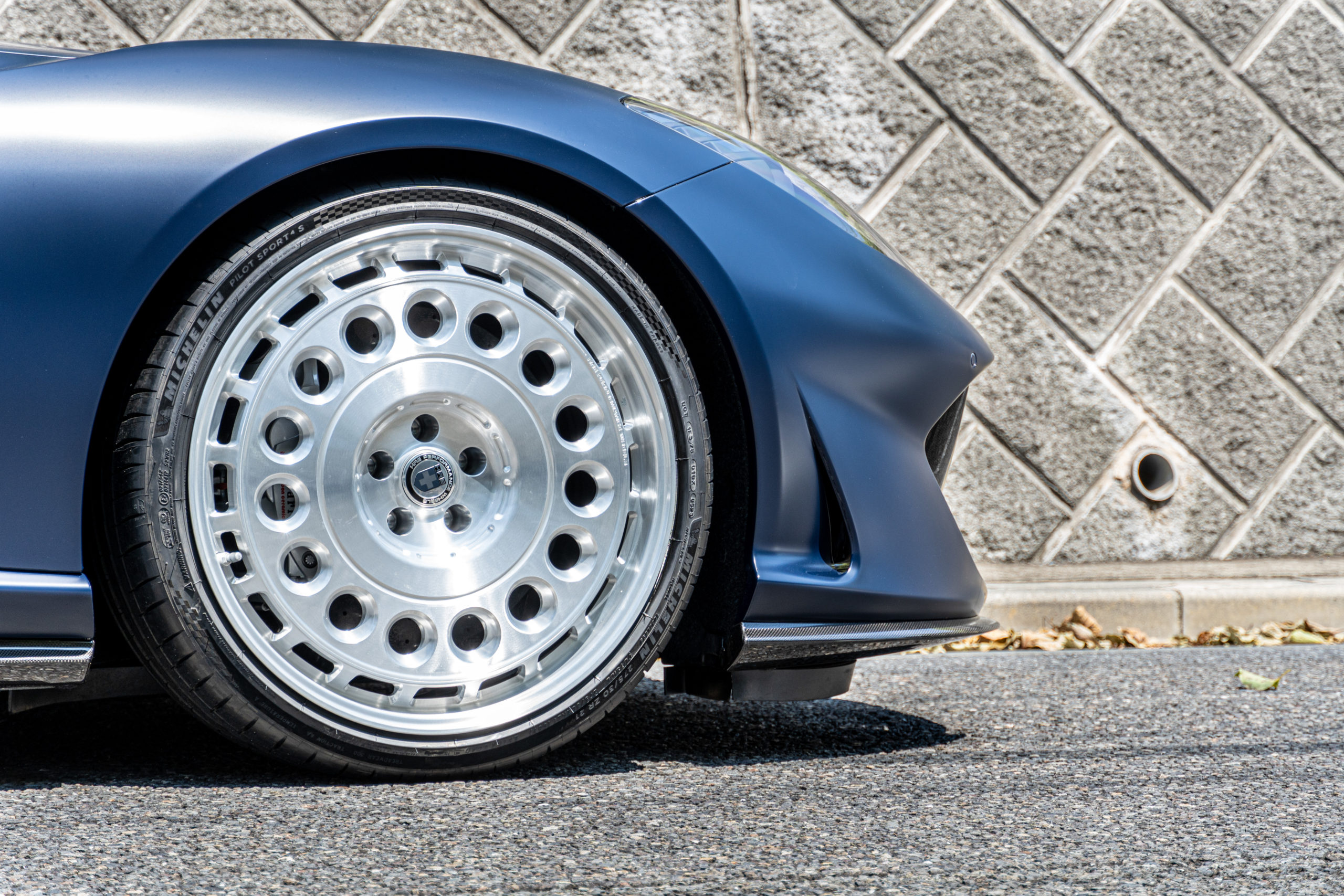 フェラーリ 812GTS カスタム　ローダウン　FERRARI HRE VINTAGE SERIES 037GTM