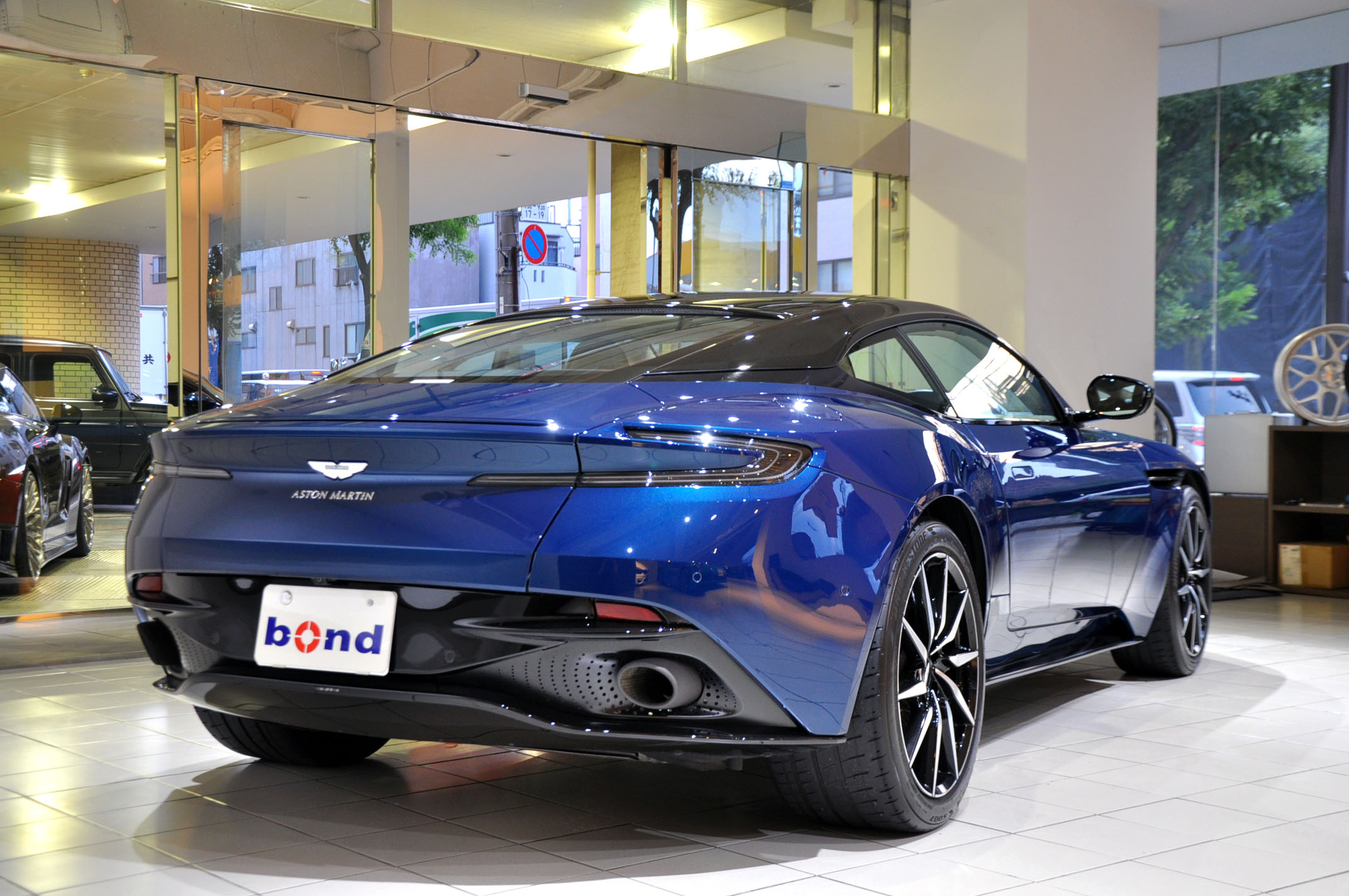 ASTONMARTIN DB11 V8 アストンマーティン　bond ボンド 輸入車 販売 買取 カスタム ドレスアップ