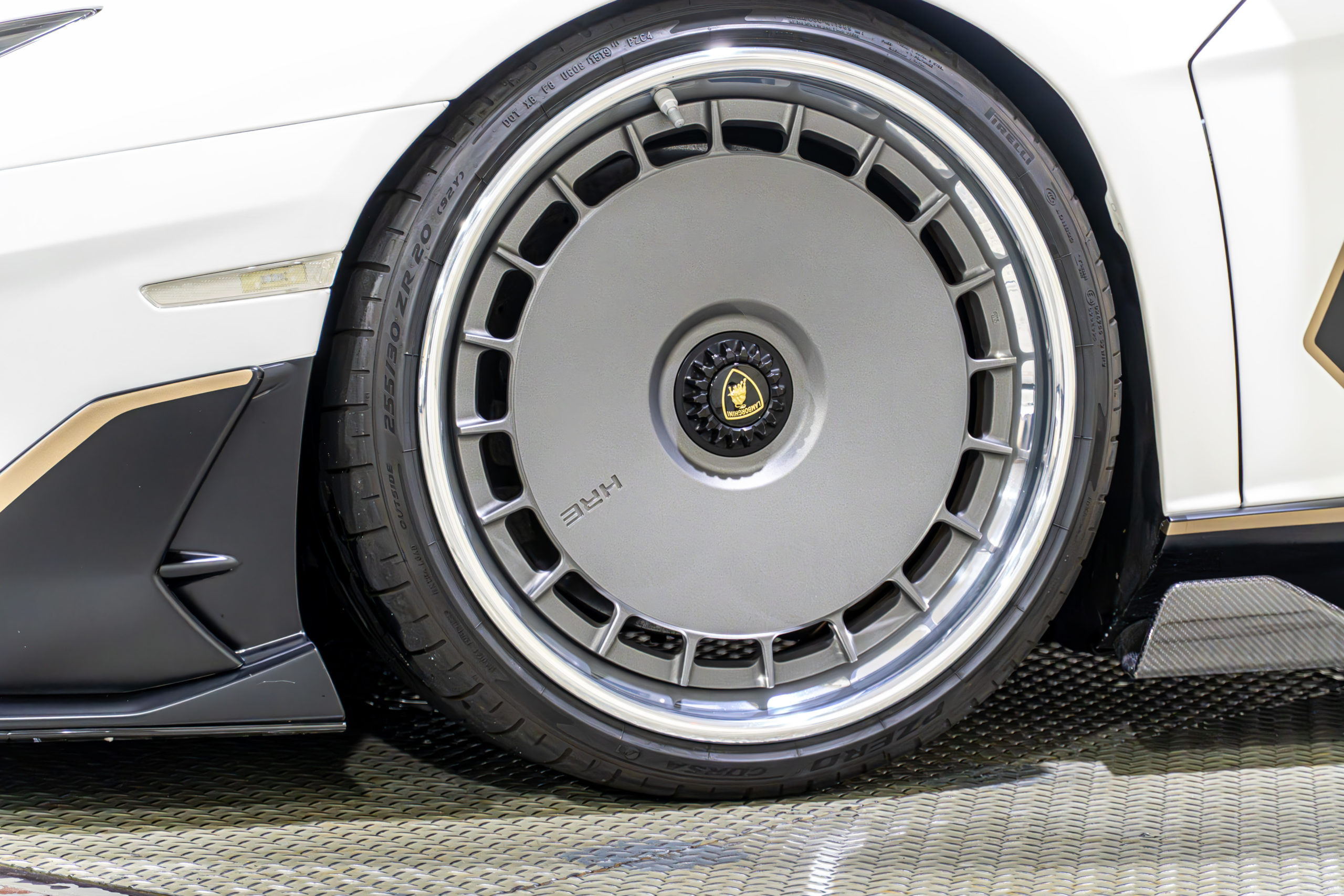 ランボルギーニ　アヴェンタドール SVJ63 ローダウン　ホイール　HRE VINTAGE 935 501