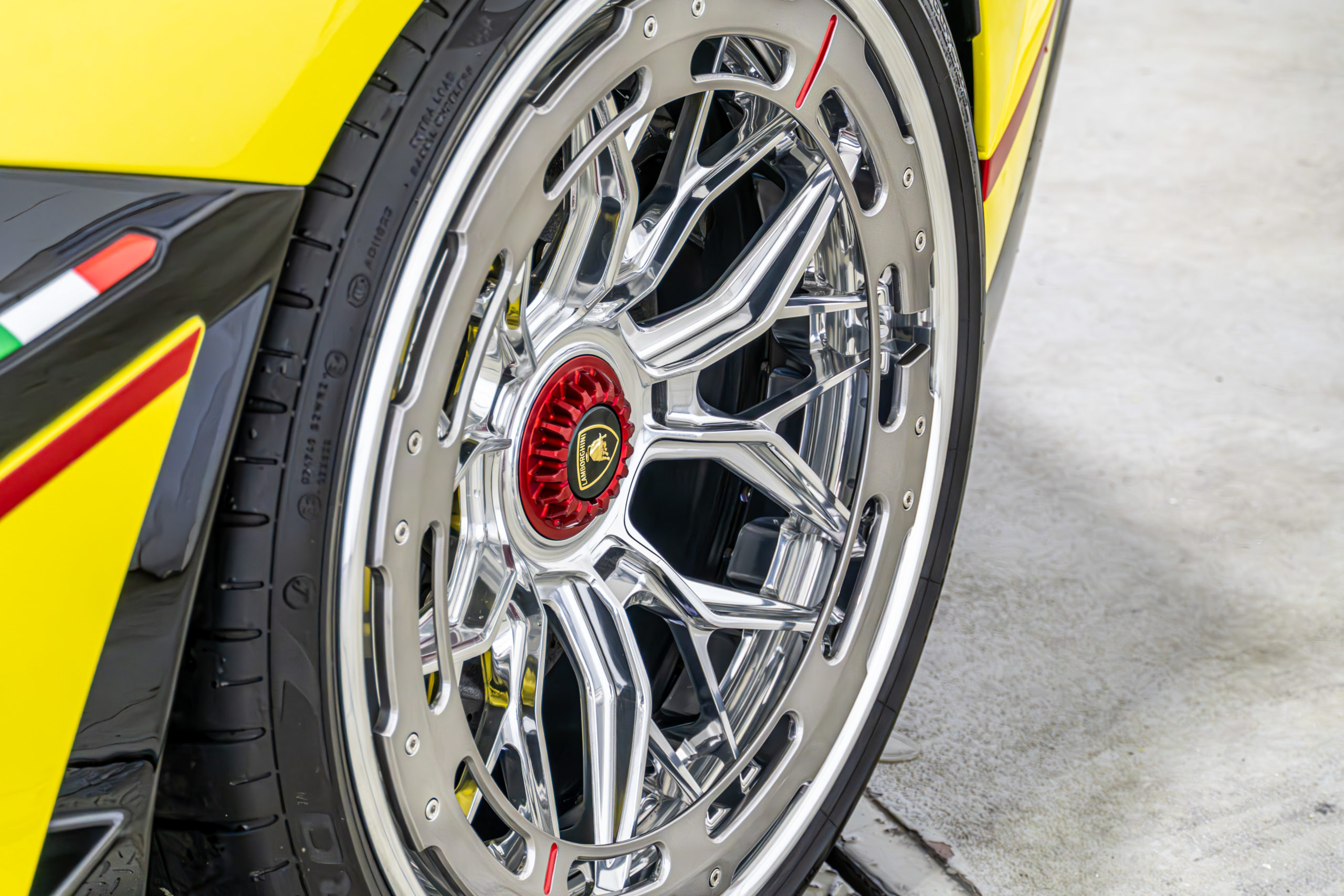 アヴェンタドール SVJ Lamborghini 1016 AL13 カスタム　ローダウン　マフラー