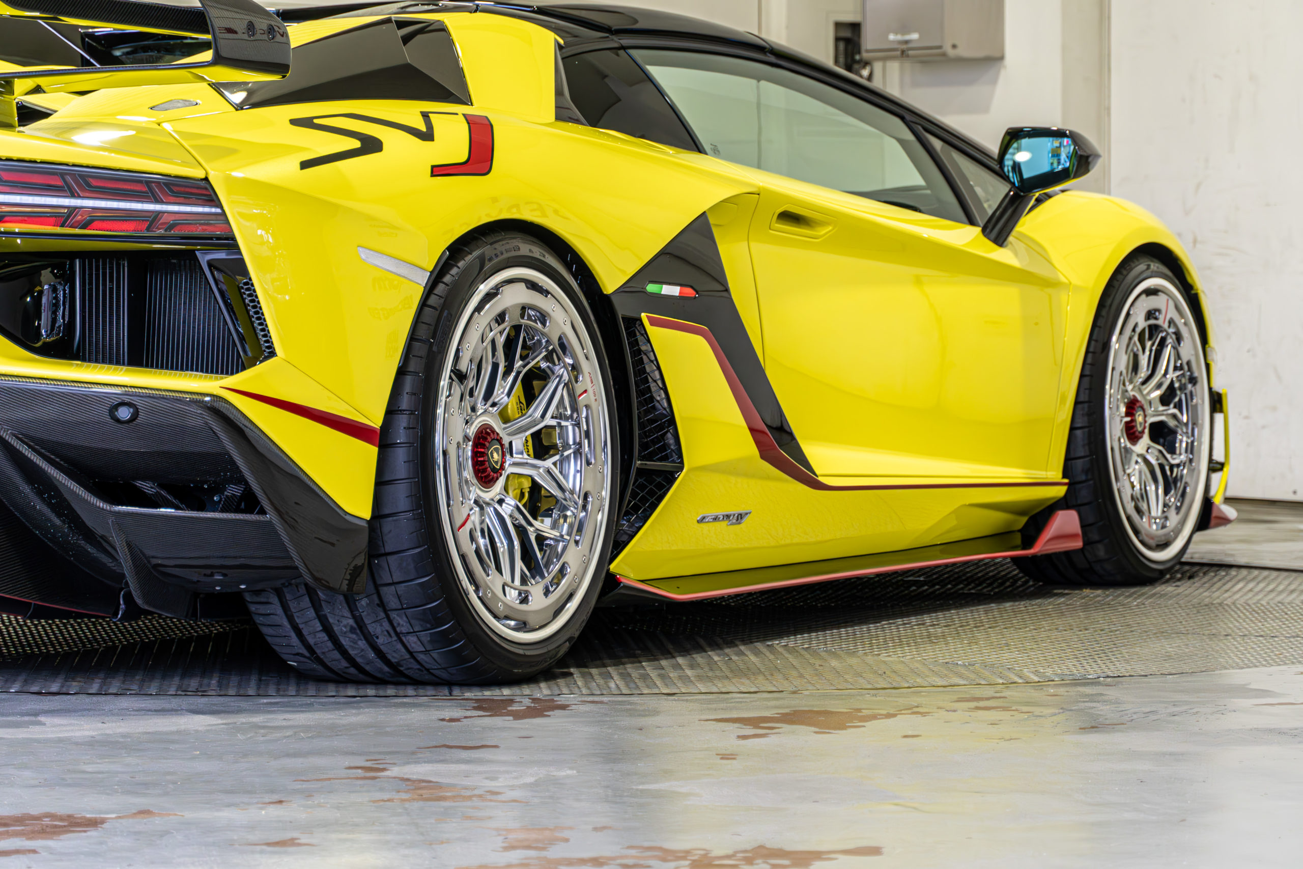 アヴェンタドール SVJ Lamborghini 1016 AL13 カスタム　ローダウン　マフラー
