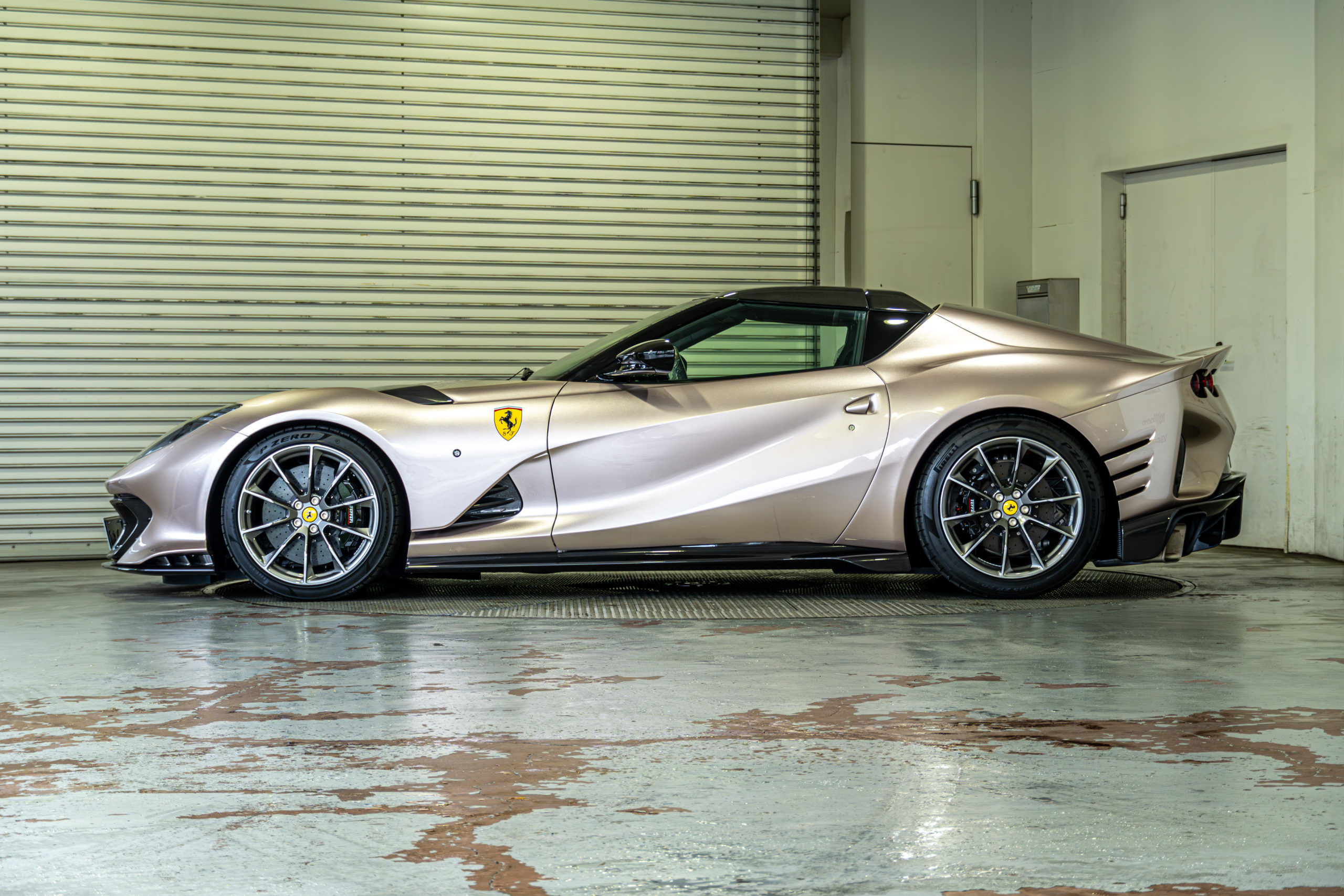 Ferrari 812 Competizione A 599台　カスタム　ローダウン　スペーサー