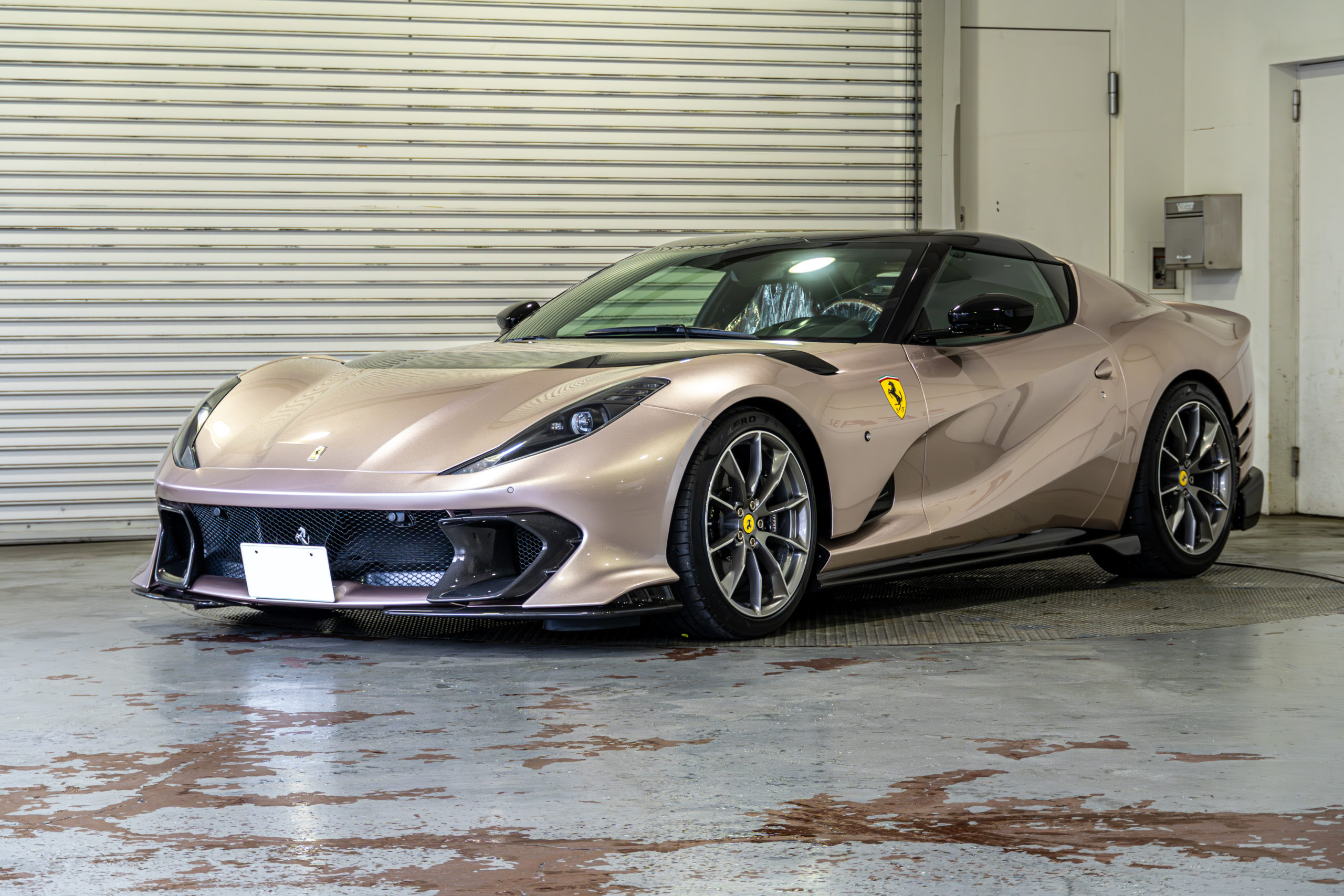 Ferrari 812 Competizione A 599台　カスタム　ローダウン　スペーサー