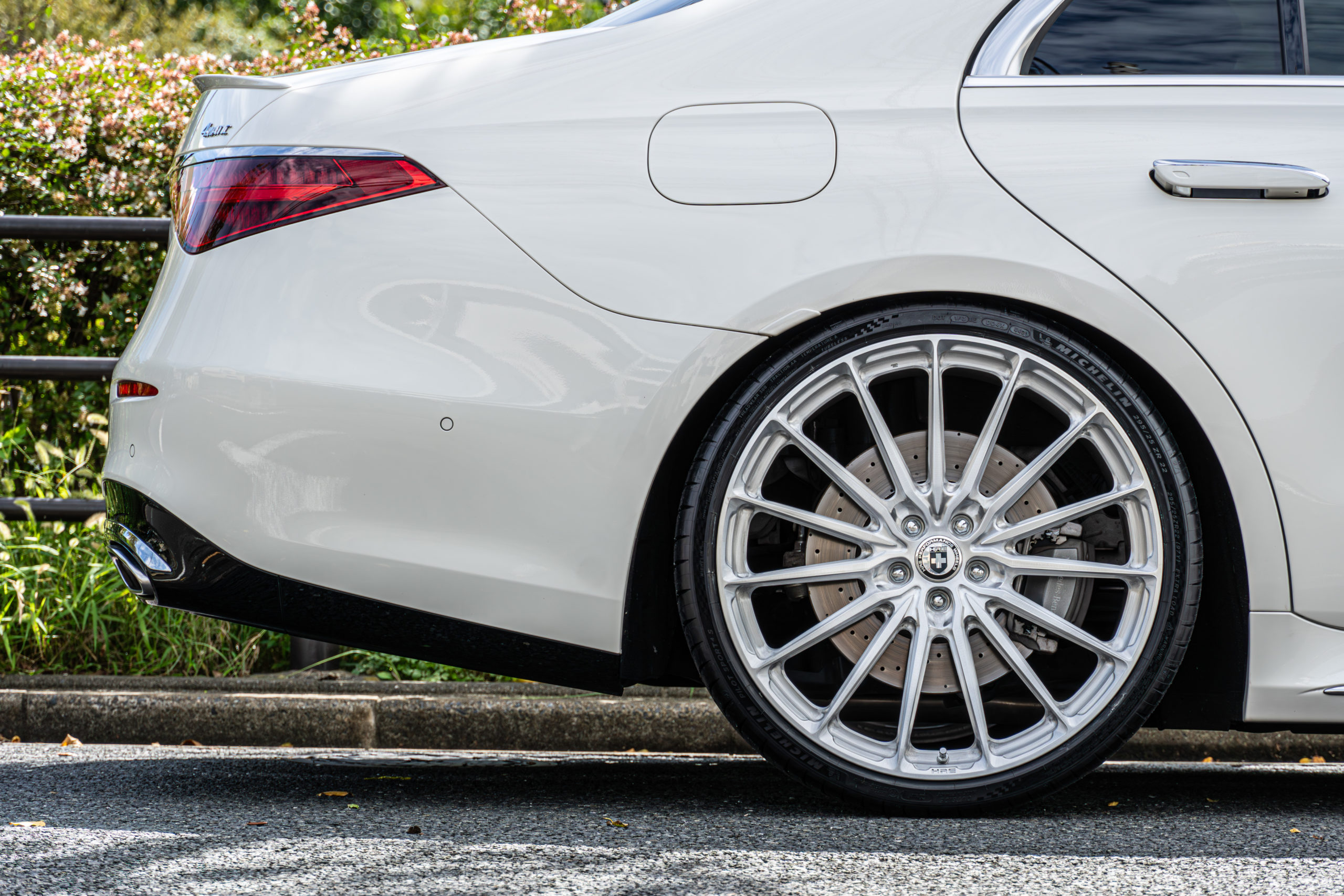 W223 S580 ローダウン カスタム ホイール 22インチ HRE P103SC ロワリング トランクスポイラー 3Dツィーター