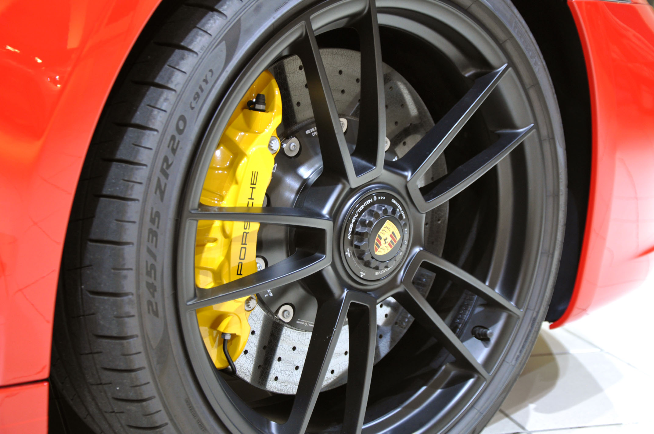 PORSCHE 911 Targa4GTS 992 ポルシェ タルガ ガーズレッド PCCB 輸入車 販売 買取 bond ボンド 東京