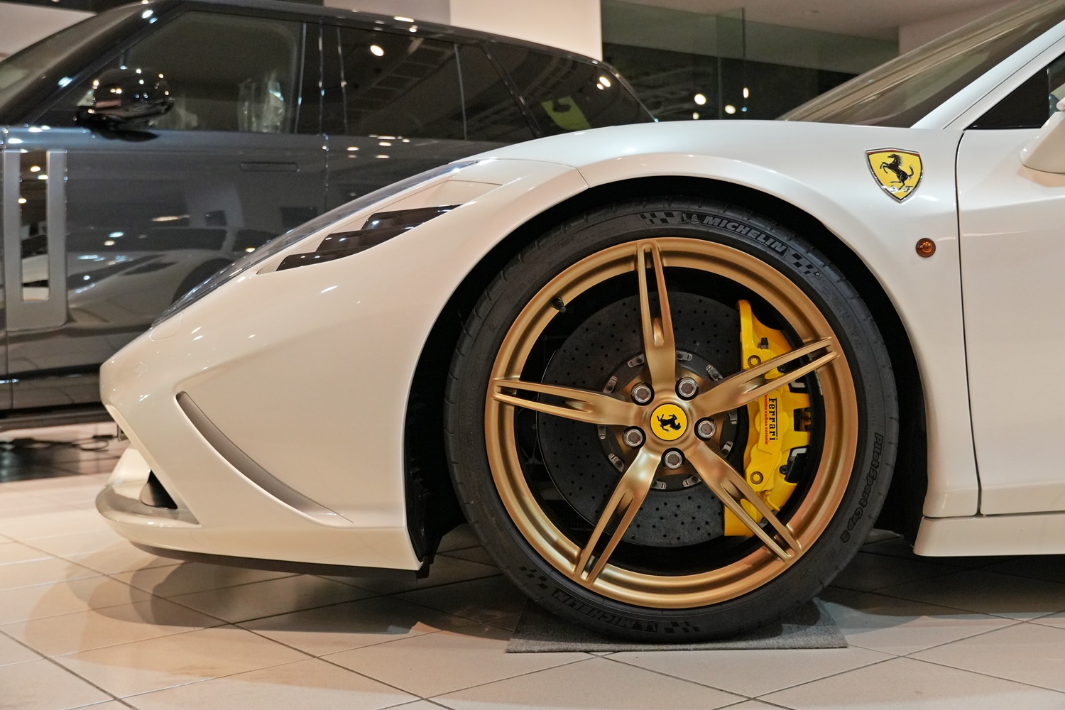 458 スペチアーレ　中古　カスタム　東京　ビアンコイタリア