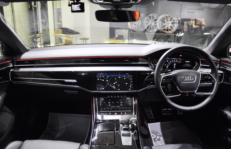 Audi S8 アウディ ドイツ車 輸入車 販売 買取 カスタム ドレスアップ bond ボンド 東京