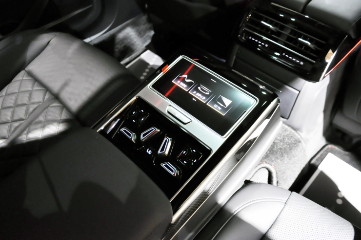 Audi S8 アウディ ドイツ車 輸入車 販売 買取 カスタム ドレスアップ bond ボンド 東京
