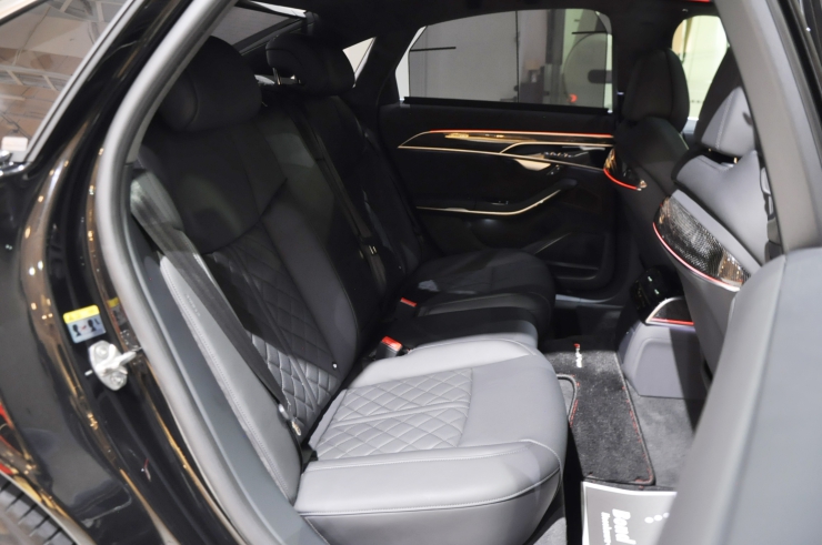 Audi S8 アウディ ドイツ車 輸入車 販売 買取 カスタム ドレスアップ bond ボンド 東京
