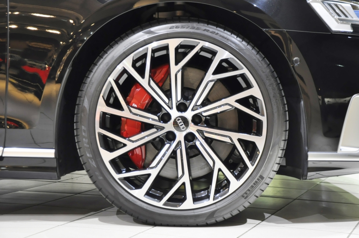 Audi S8 アウディ ドイツ車 輸入車 販売 買取 カスタム ドレスアップ bond ボンド 東京