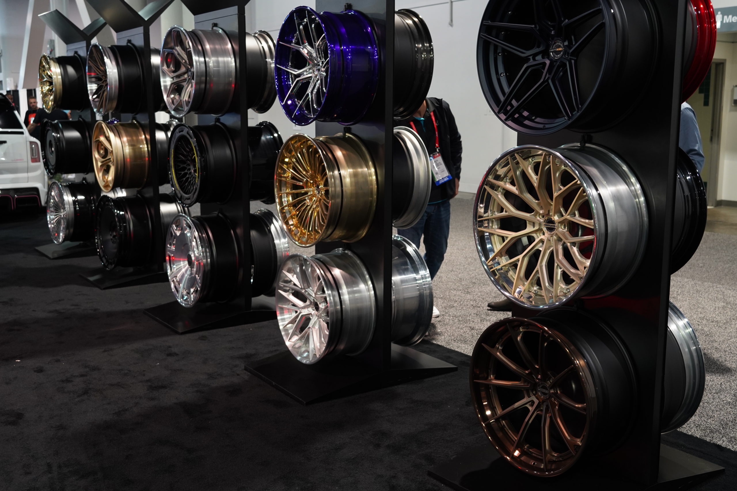 SEMA SHOW セマ 2024 フェラーリ レンジローバー ロールスロイス RYFT TOYO ニュートレイル DUKE ボンドツアー MV FORGED