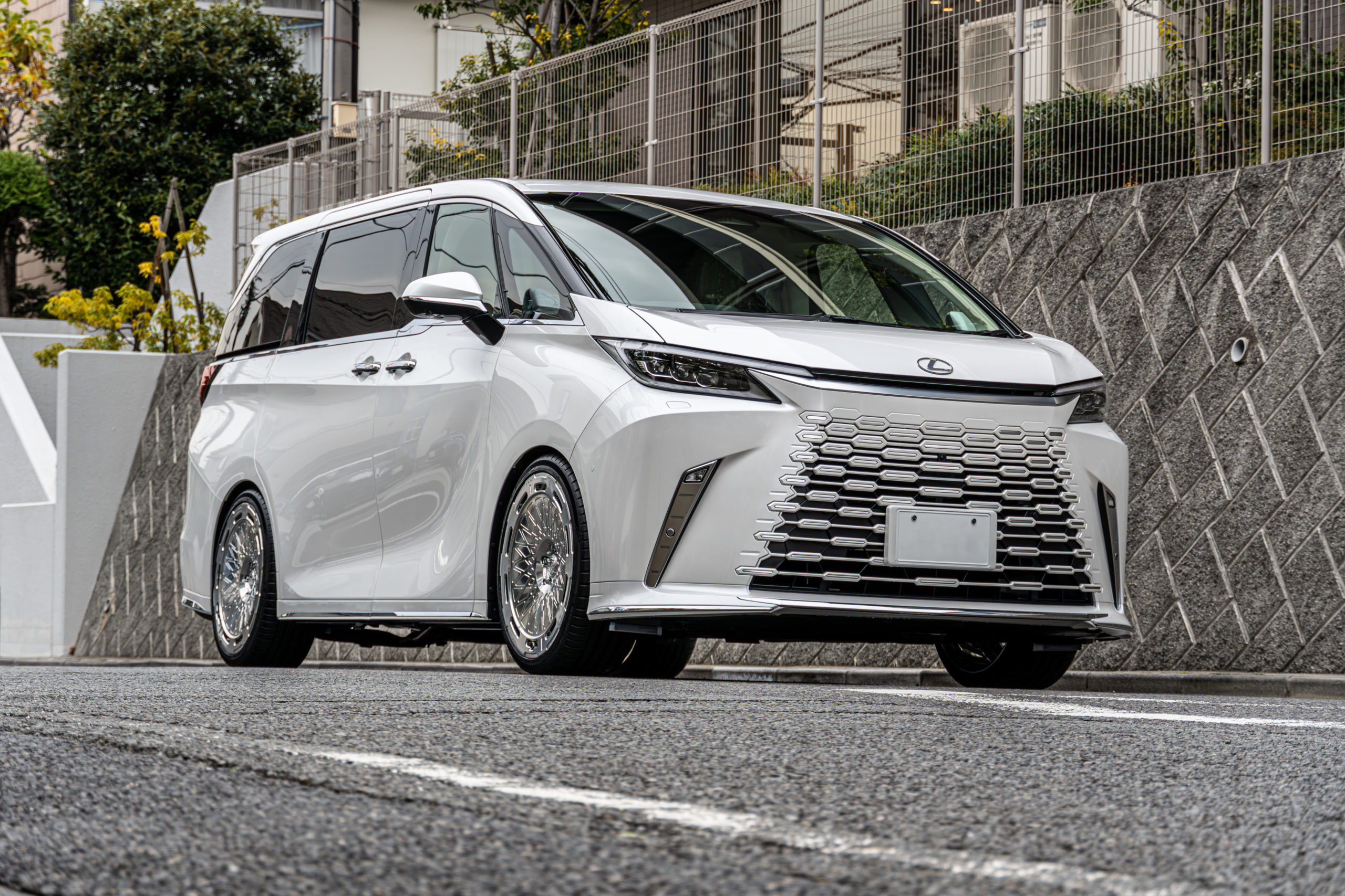 レクサス LM カスタム LEXUS LM500h ローダウン 車高調 RSR AL13 22インチ