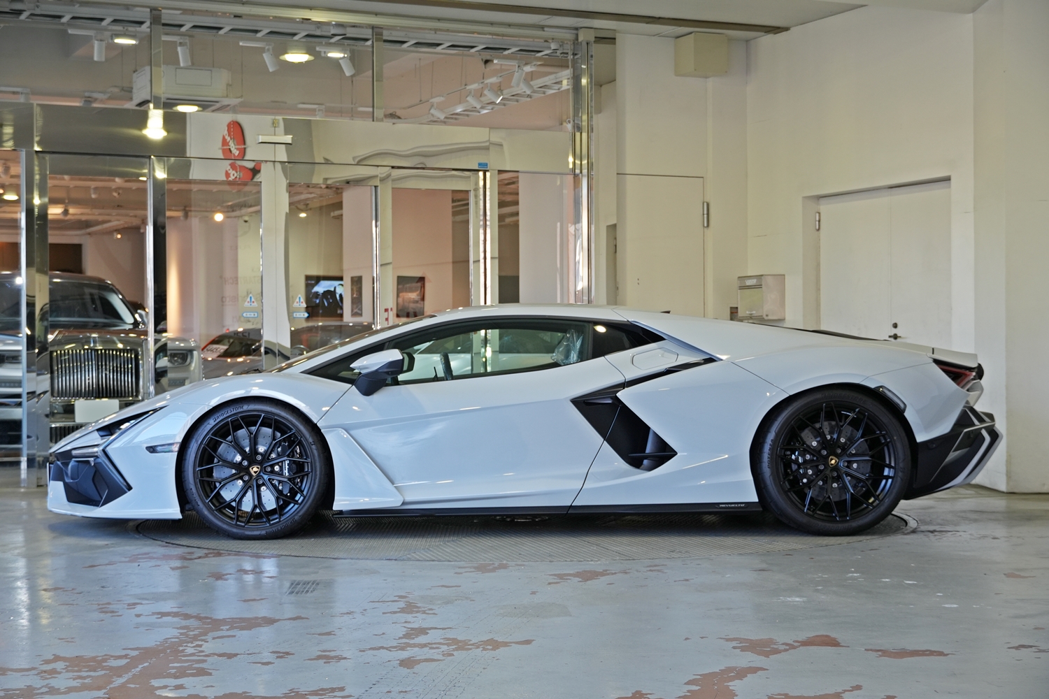 Lamborghini Revuelto 車高調 ローダウン カスタム