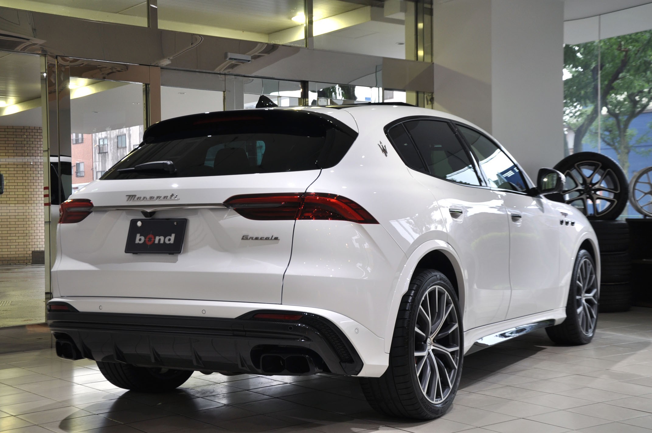 bond ボンド 在庫車 輸入車 販売 買取 Maserati マセラティGrecale グレカーレ トロフェオ 