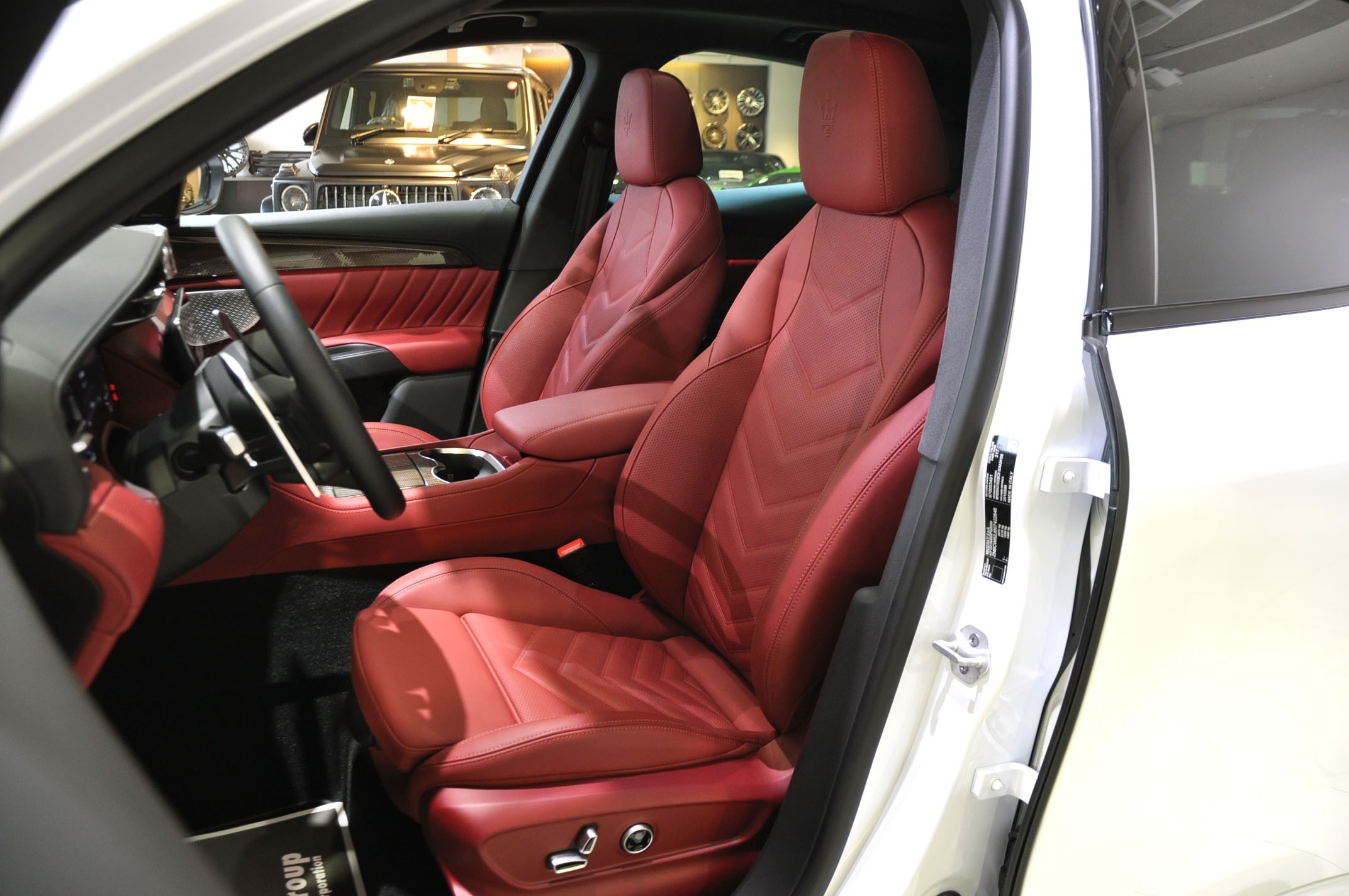 bond ボンド 在庫車 輸入車 販売 買取 Maserati マセラティGrecale グレカーレ トロフェオ 