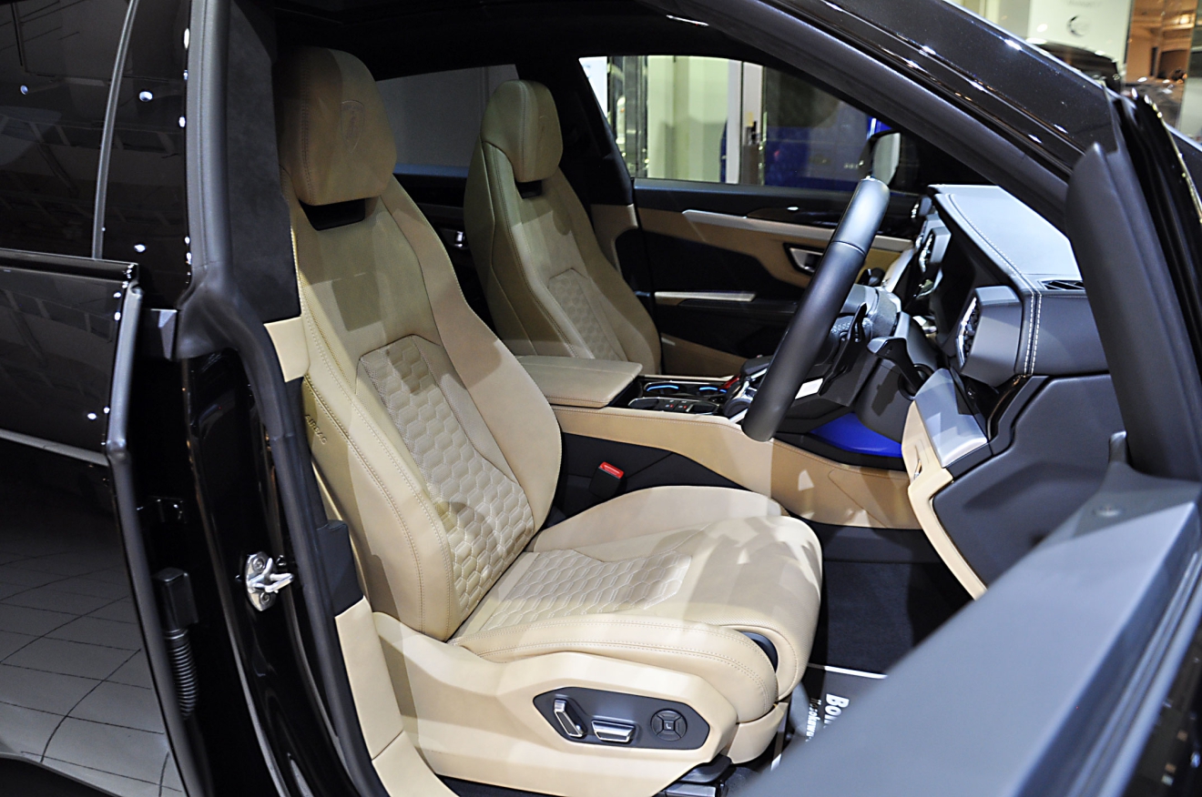 ランボルギーニ　ウルス　輸入車　販売　買取　bond　ボンド　東京　カスタム　ドレスアップ