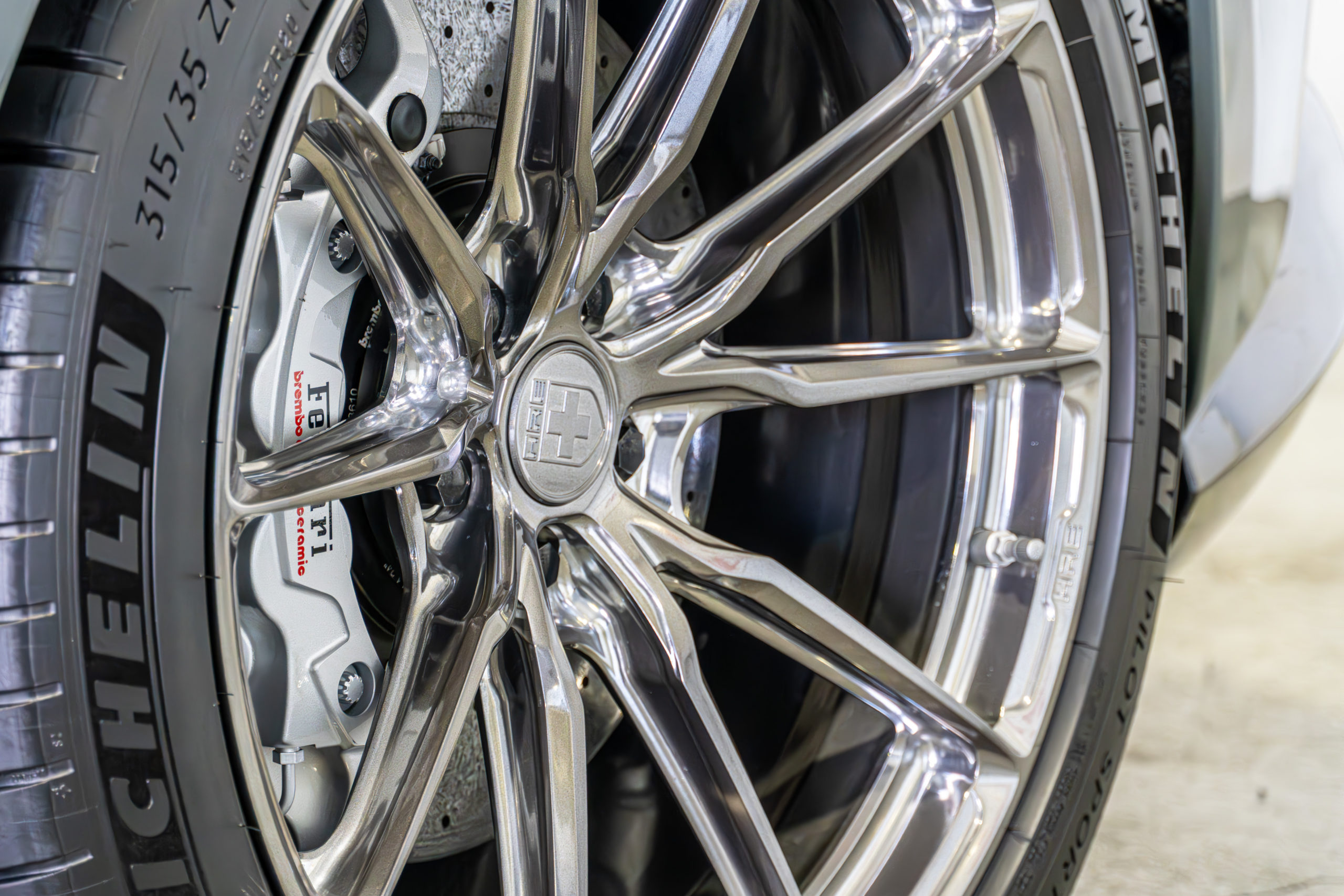 フェラーリ 812 GTS 即納　グリジオメディオ　HRE ダーククリア　P104SC