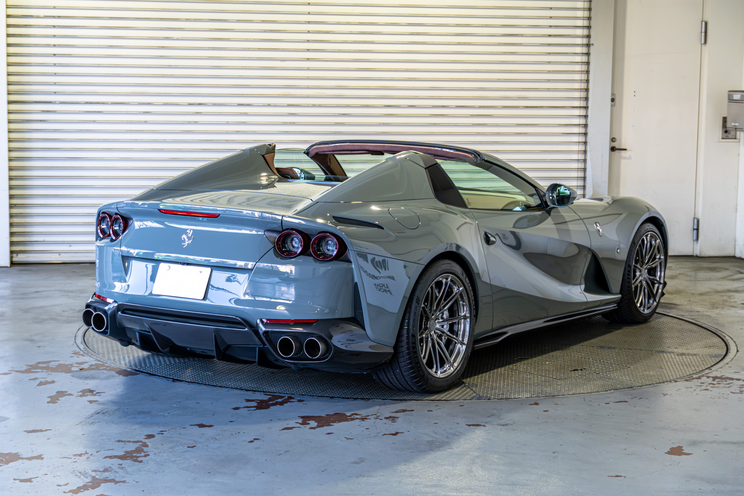 フェラーリ 812 GTS 即納　グリジオメディオ　HRE ダーククリア　P104SC