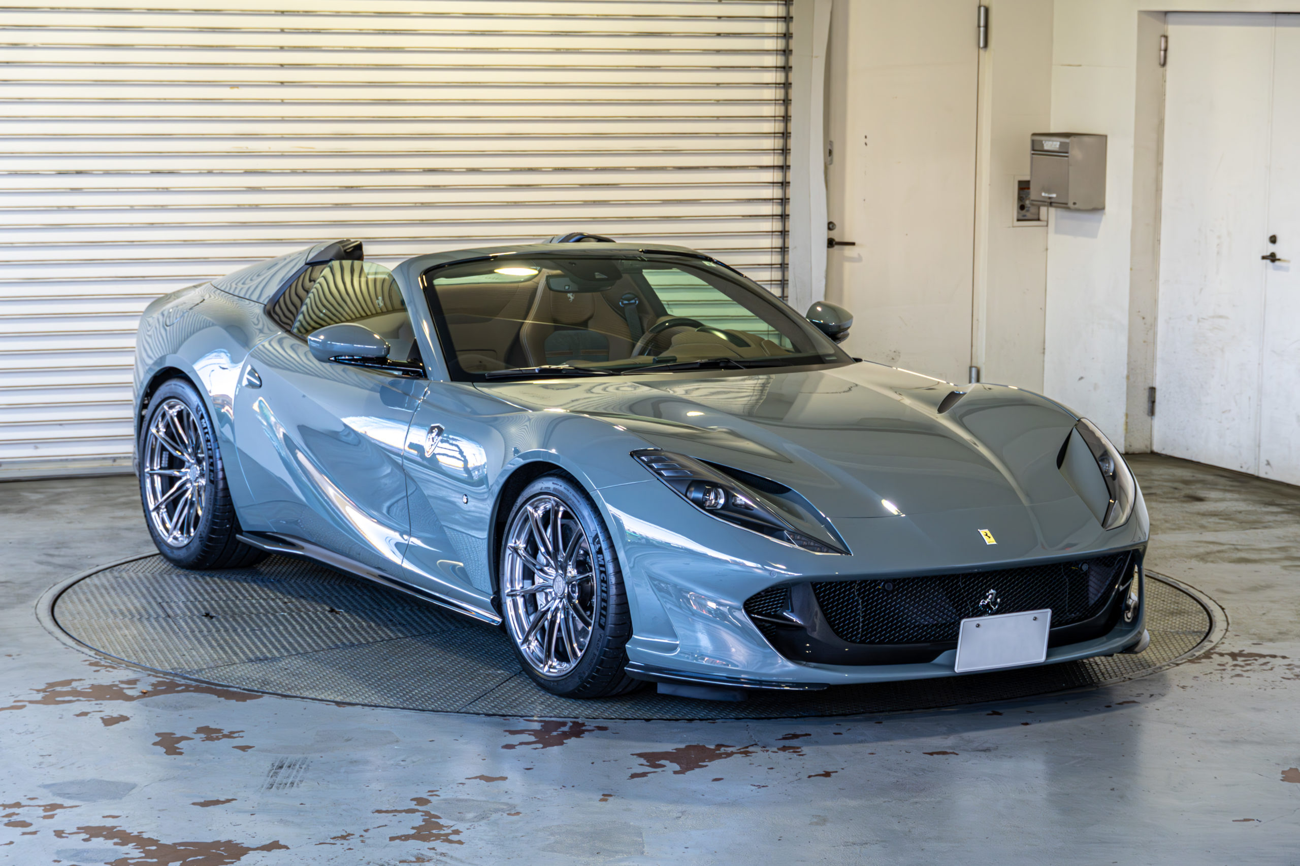 フェラーリ 812 GTS 即納　グリジオメディオ　HRE ダーククリア　P104SC
