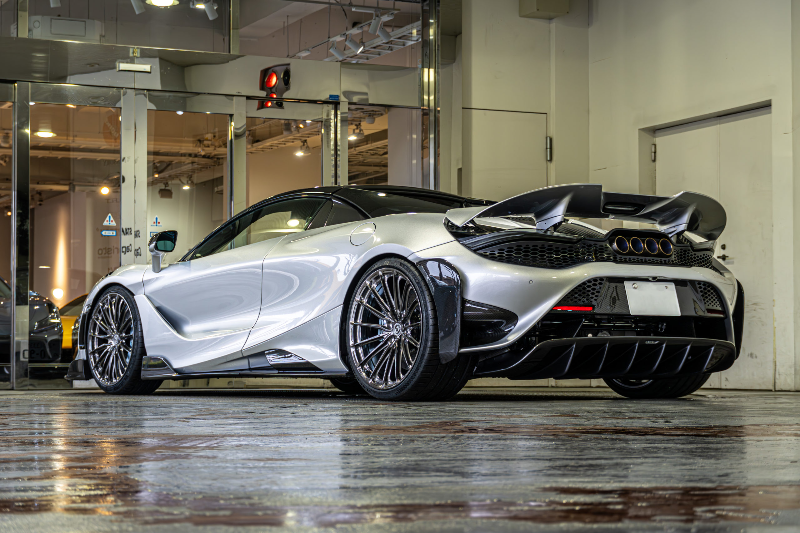 マクラーレン 765lt カスタム　ローダウン　HRE P103SC ロベルタ　リフティングキット　ポリッシュドダーククリア