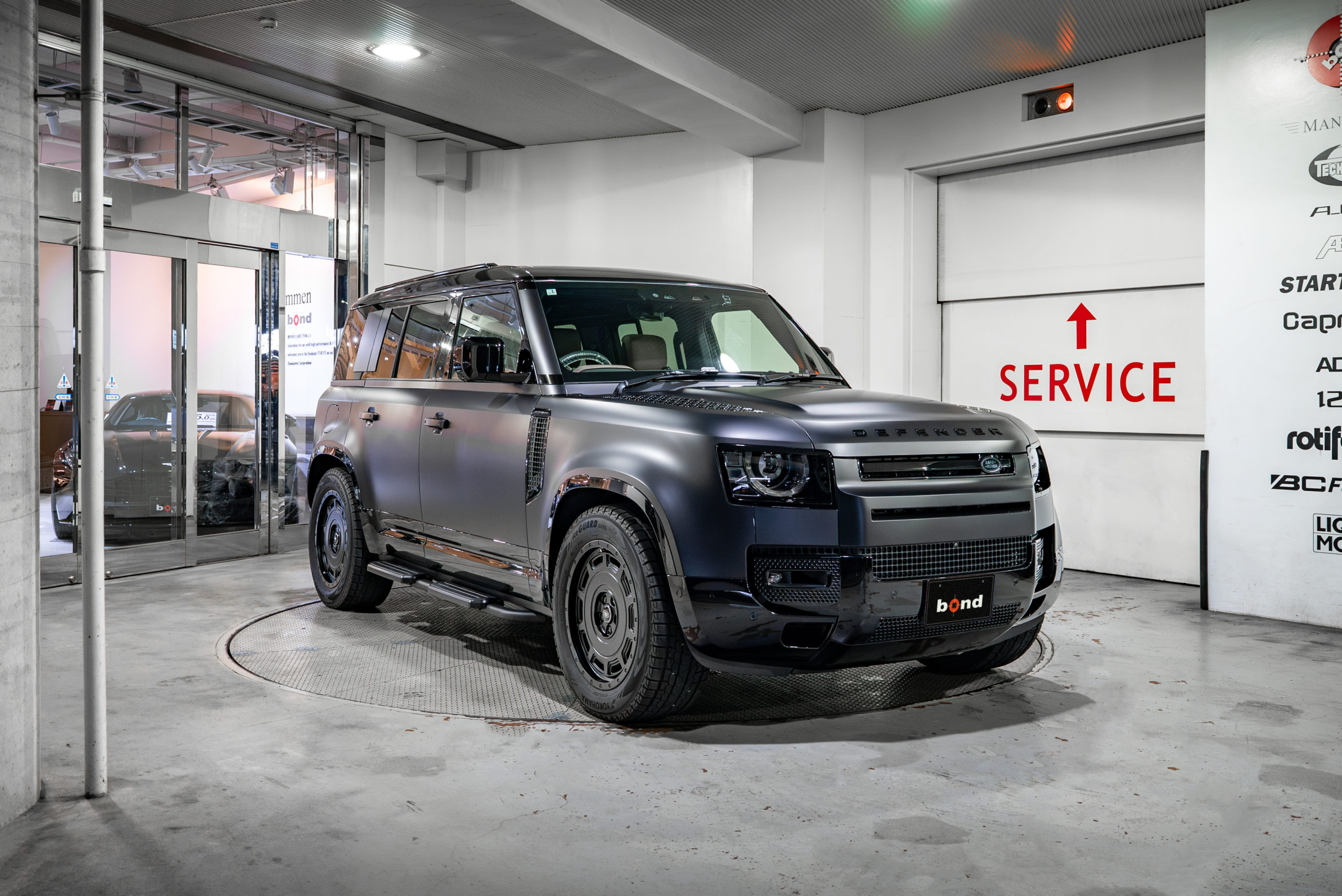 Land Rover Defender110 HSE ブラックアウト キャリパーペイント