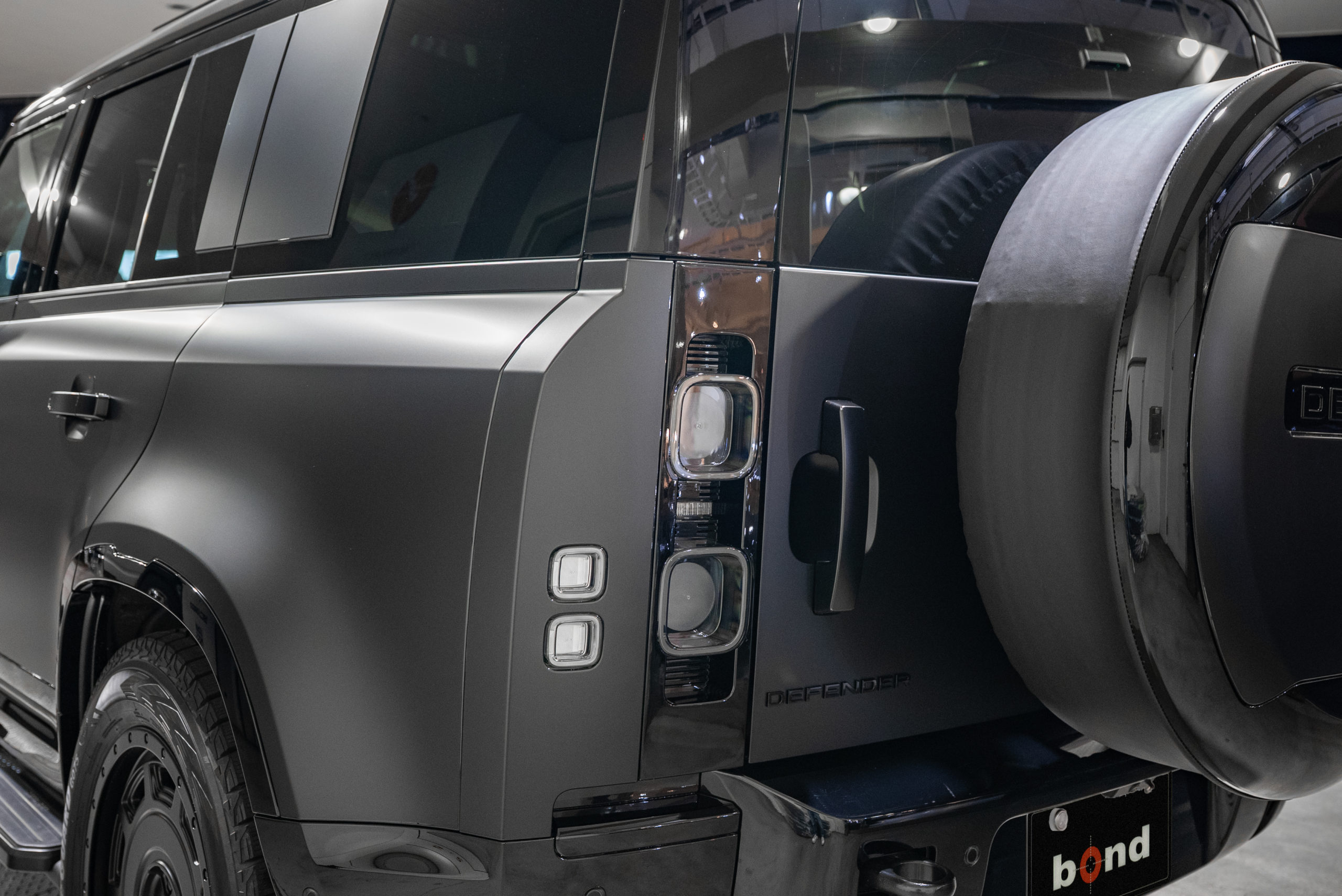 Land Rover Defender110 HSE ブラックアウト キャリパーペイント