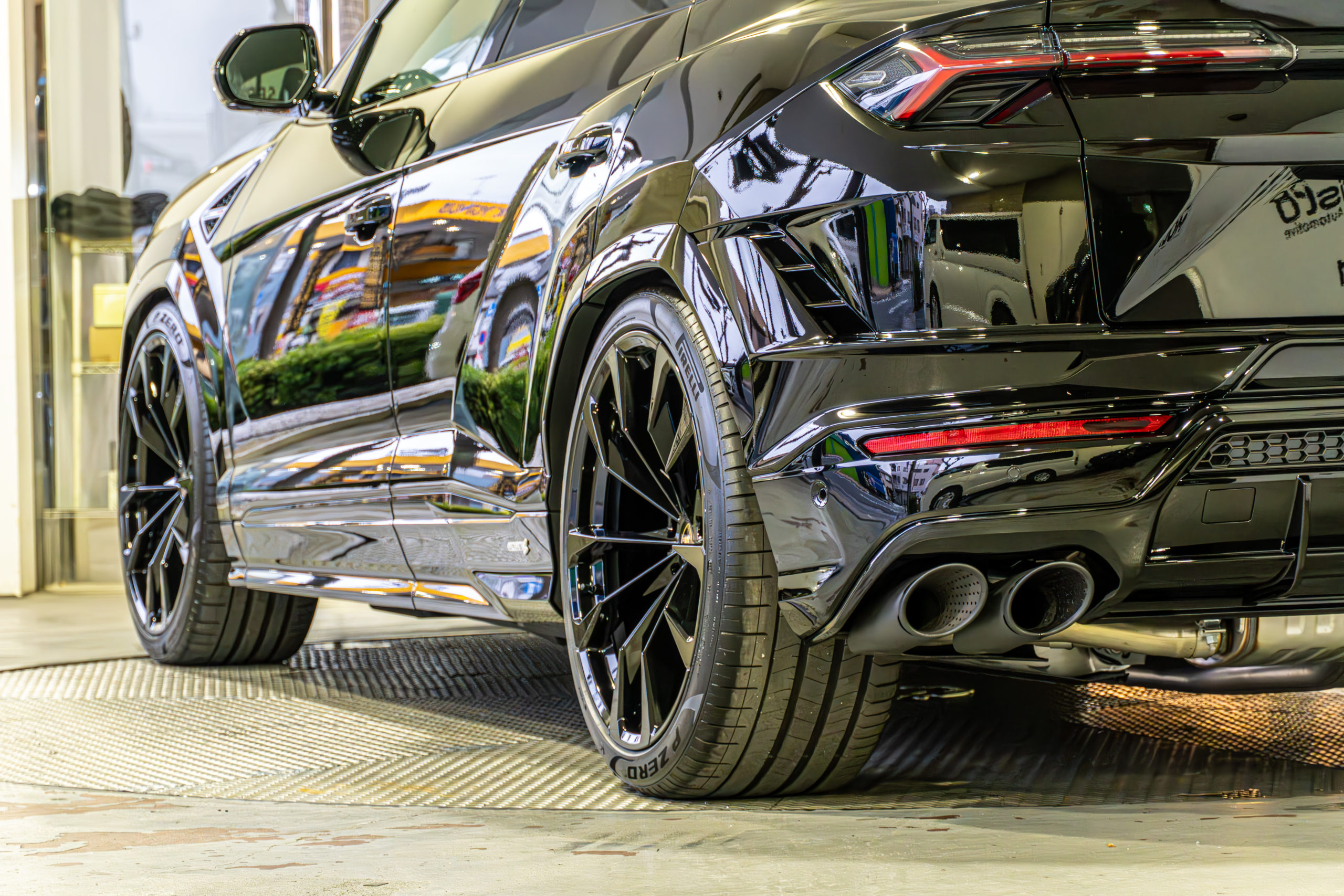ウルス S カスタム スタイリングパッケージ LAMBORGHINI URUS S ローダウン スペーサー