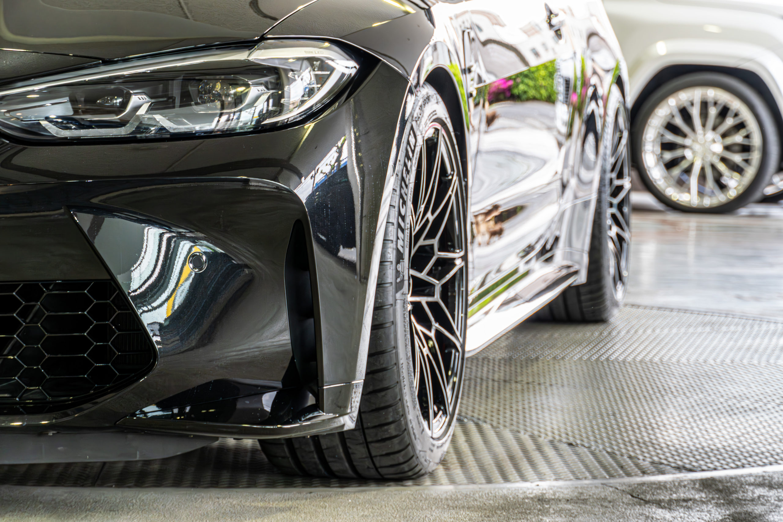 BMW M4 カスタム　ローダウン　スペーサー　エアロパーツ　Mパフォーマンス G82