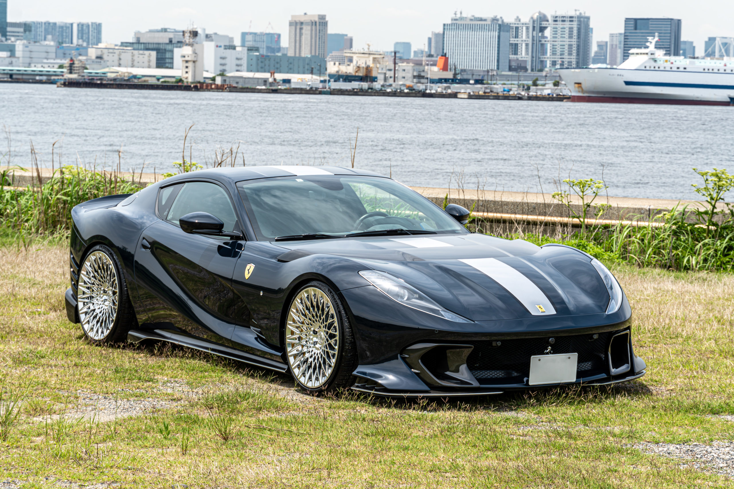 フェラーリ 812 コンペティツィオーネ カスタム ローダウン AL13 S025 ポリッシュ カスタム