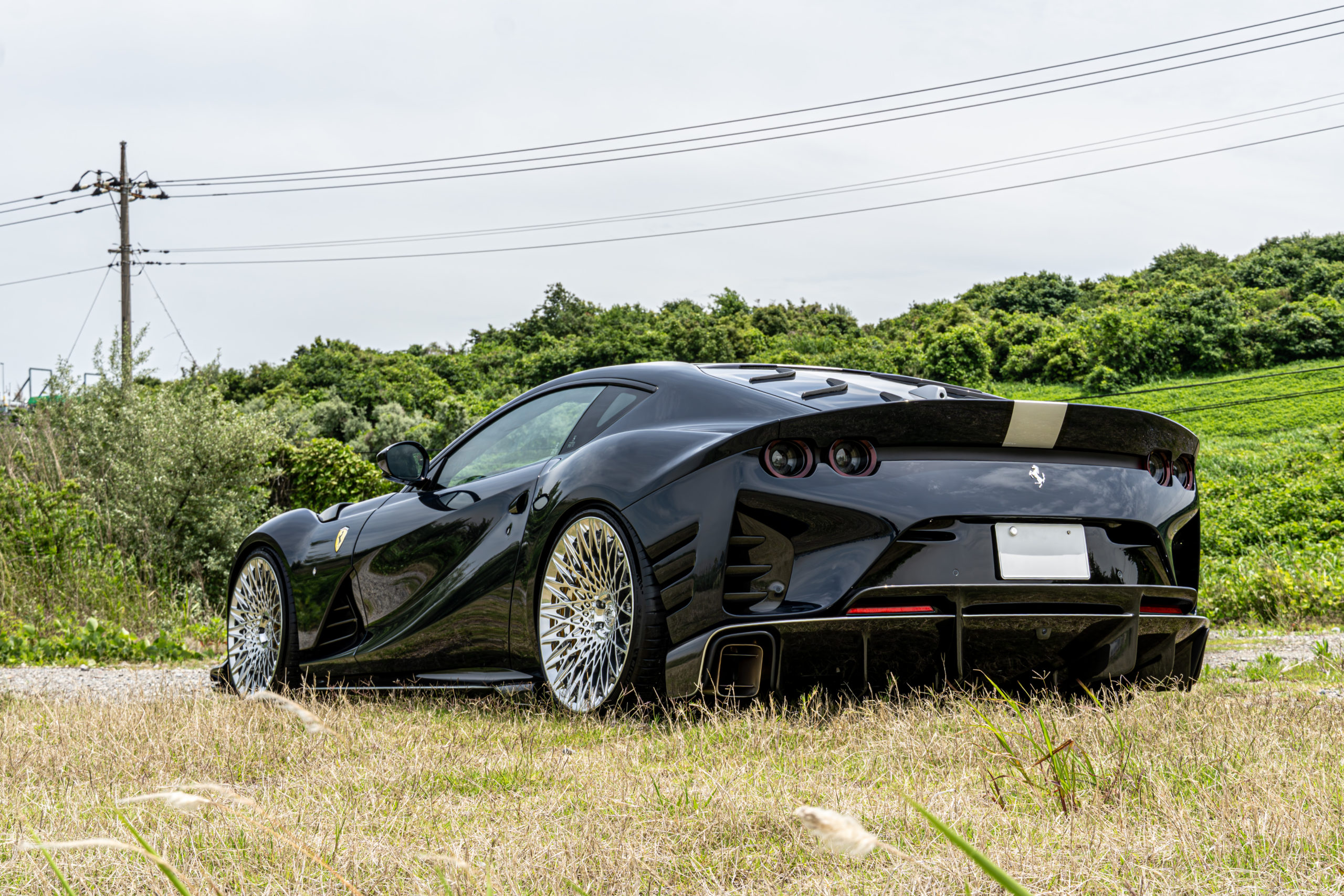 フェラーリ 812 コンペティツィオーネ　カスタム　ローダウン　AL13 S025 ポリッシュ　カスタム