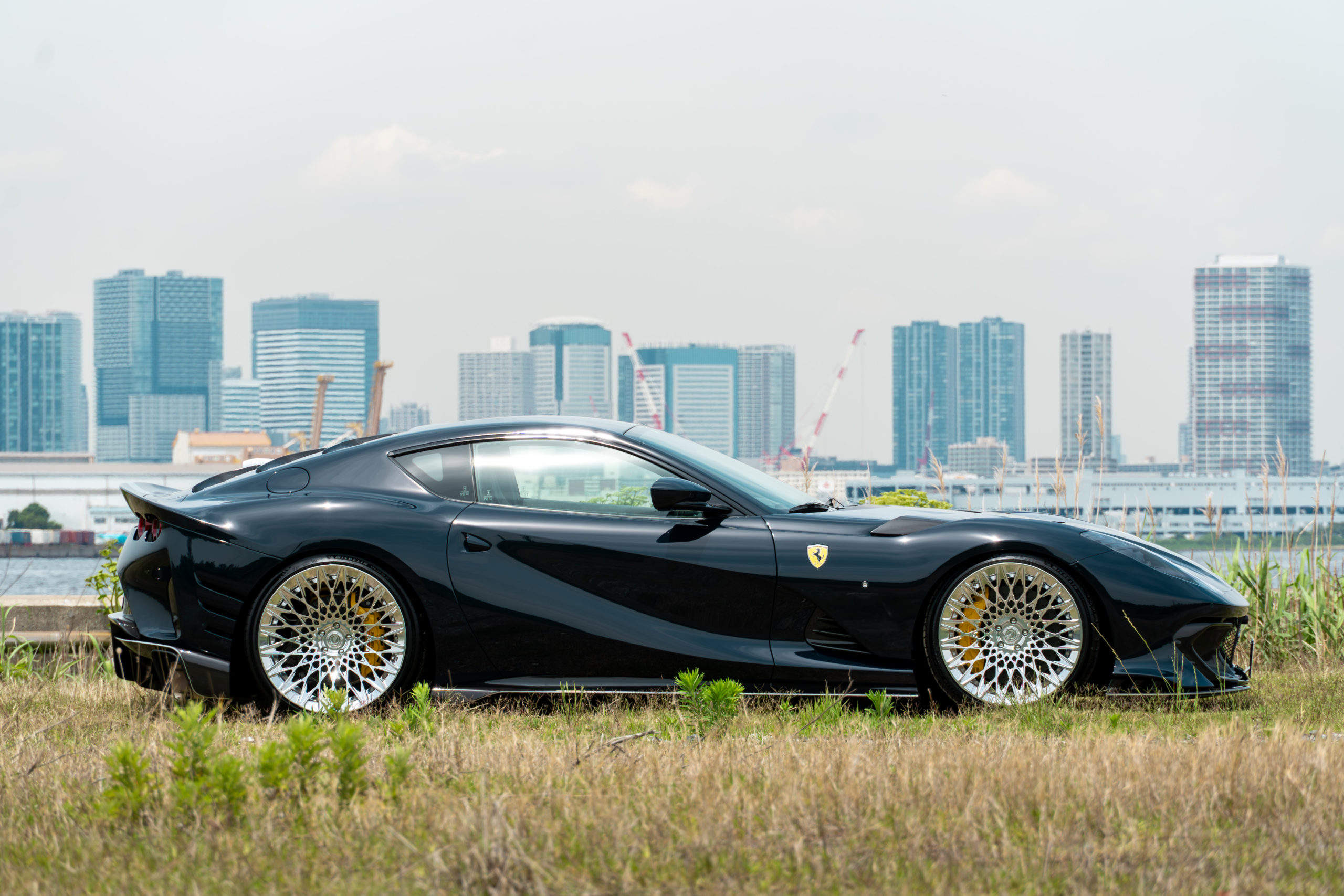 フェラーリ 812 コンペティツィオーネ カスタム ローダウン AL13 S025 ポリッシュ カスタム
