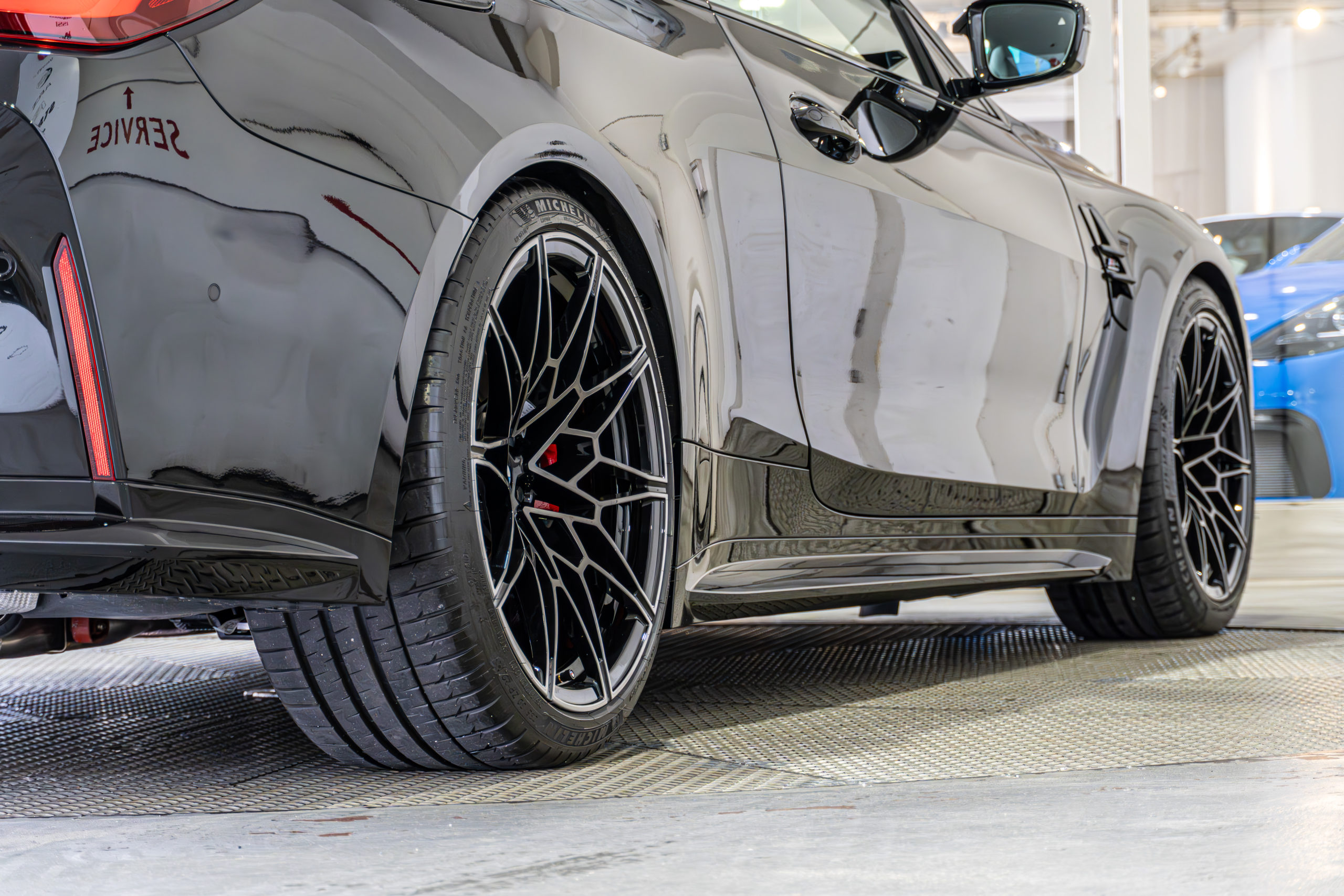 BMW M4 カスタム　ローダウン　スペーサー　エアロパーツ　Mパフォーマンス G82
