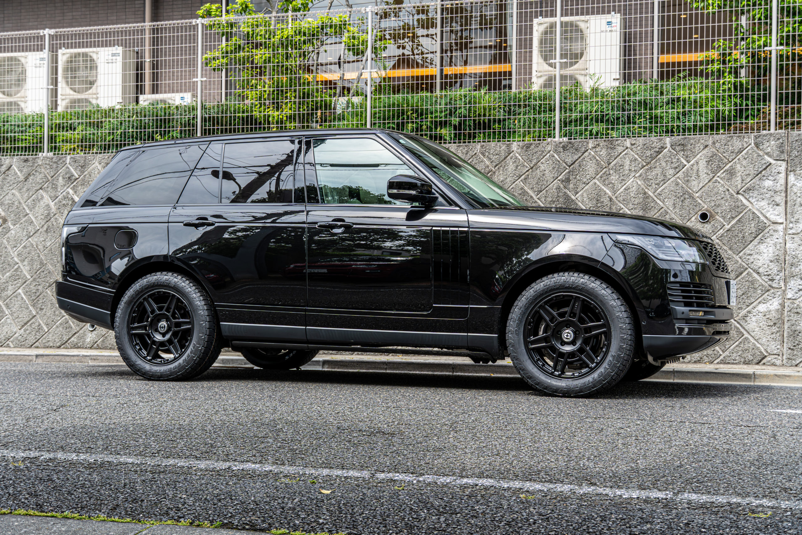 レンジローバー　ヴォーグ　カスタム　HRE FLOWFORM TOYO FT1