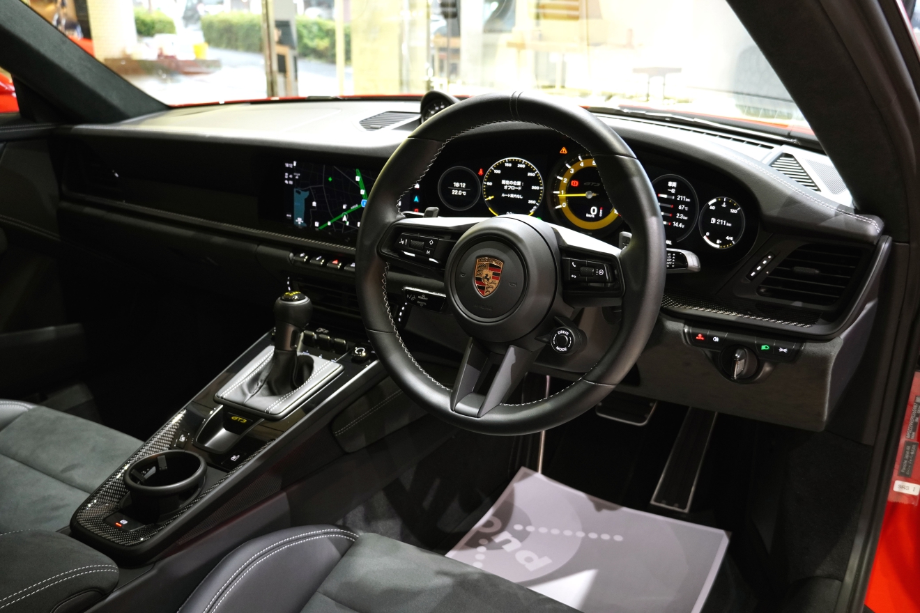 bond東京　Porsche 911 GT3　PCCB　ブラックホイール　レッドリムペイント