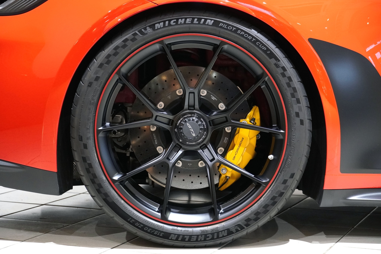 bond東京　Porsche 911 GT3　PCCB　ブラックホイール　レッドリムペイント