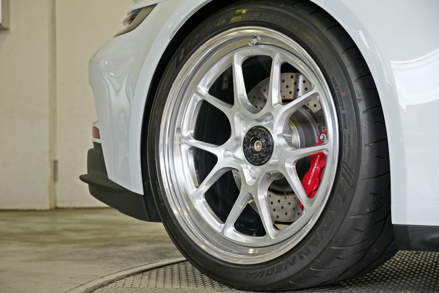 ポルシェ　992　GT3　GT3RS　ホイール交換　アメ鍛　HRE　