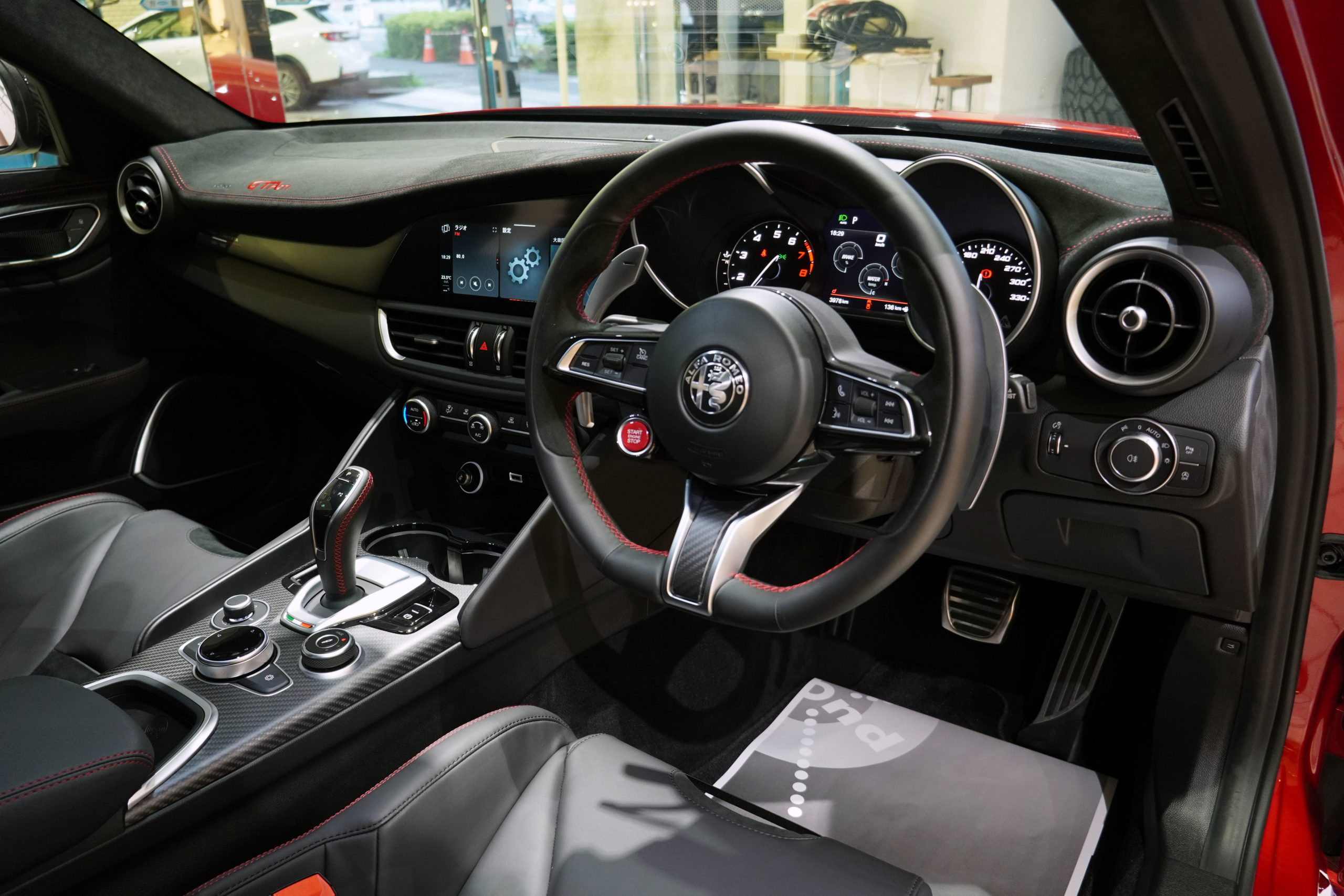 alfa romeo giulia GTAm アルファロメオ ジュリア 限定車 輸入車 販売 買取 bond ボンド 東京 カスタム ドレスアップ アクラポヴィッチ
