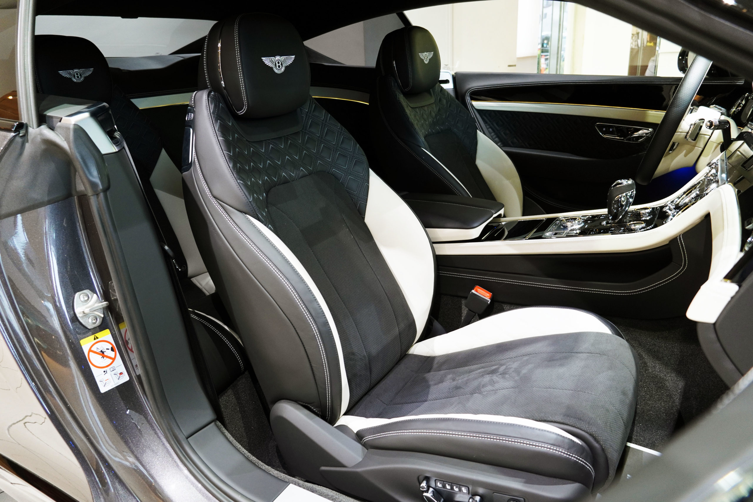ベントレー コンチネンタルGTS BENTLEY イギリス車 輸入車 販売 買取 カスタム ドレスアップ bond ボンド 東京