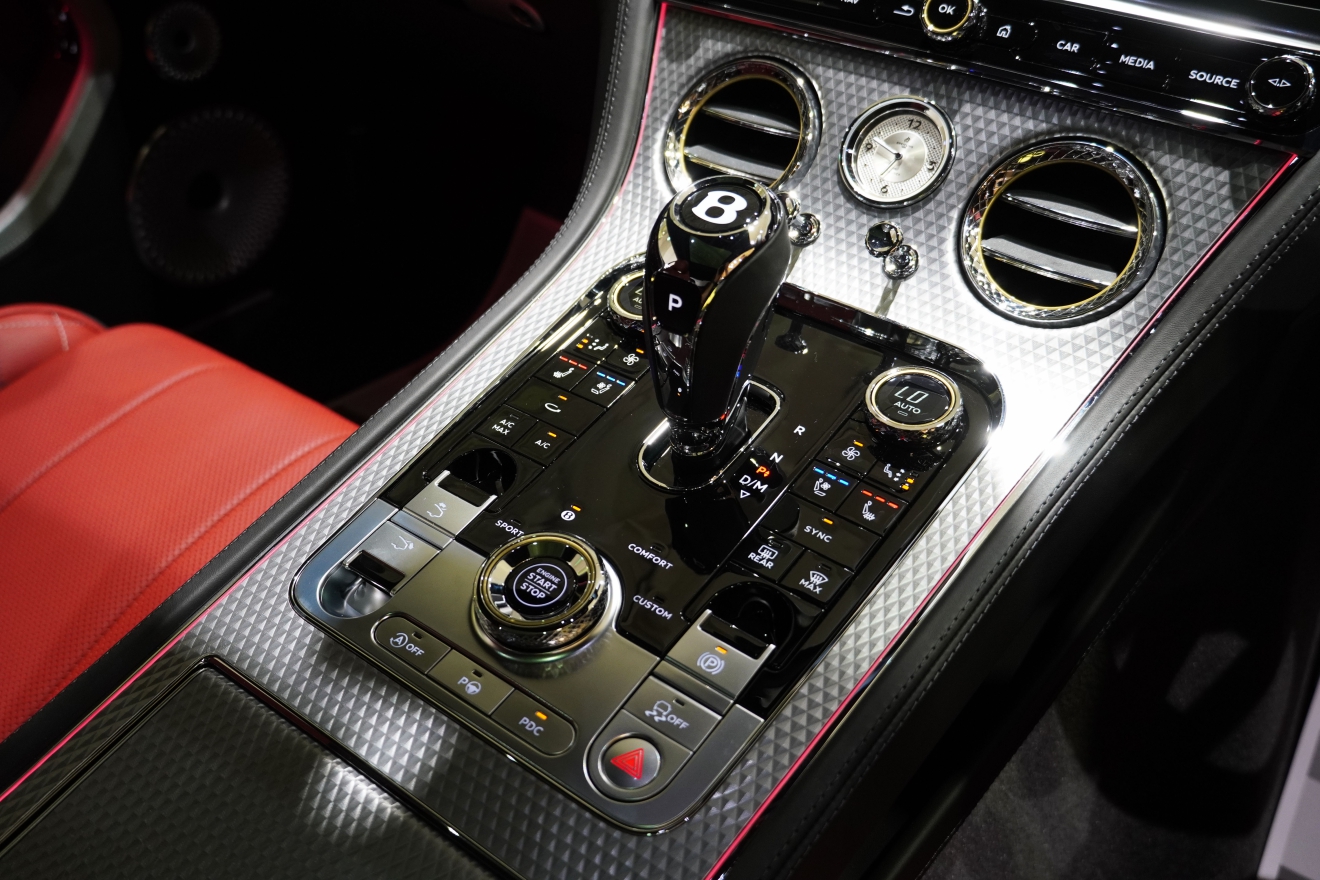 bond東京　コンチネンタルGT　V8　マリナー
