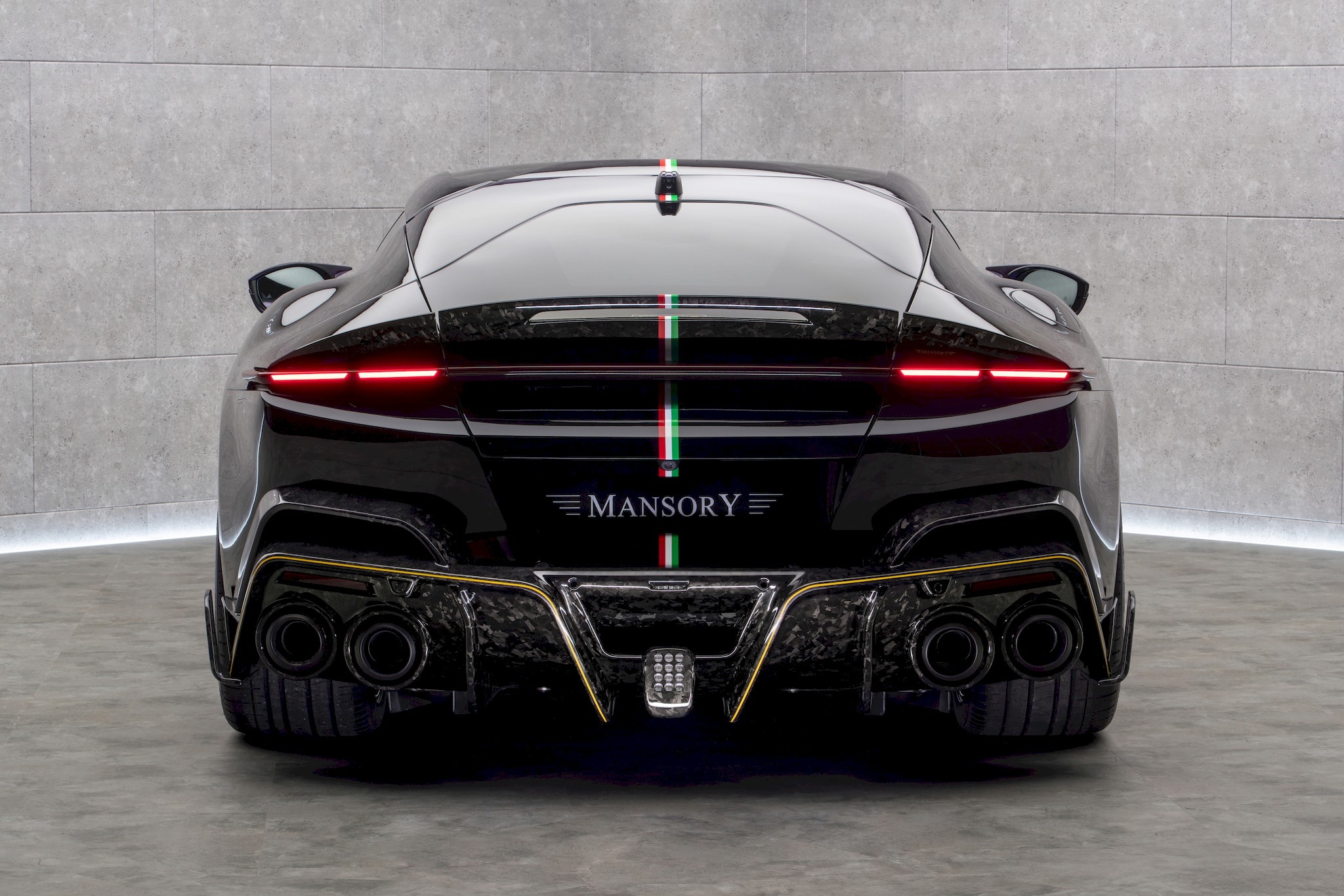 Ferrari　フェラーリ　12　Cilindri　チリンドリ　カスタム　エアロ　マンソリー　MANSORY　カーボン